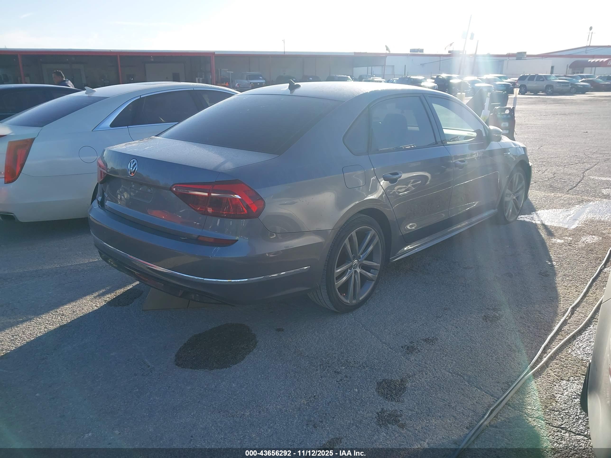 VOLKSWAGEN PASSAT image 4