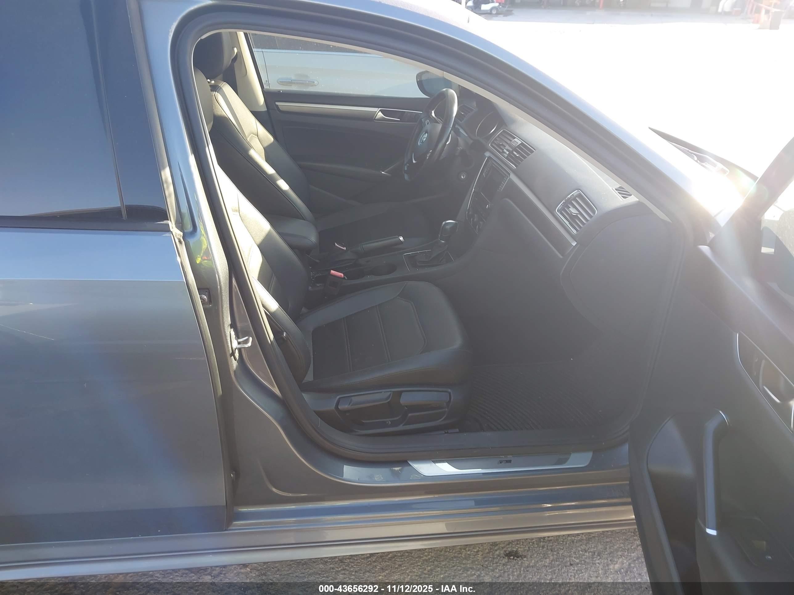 VOLKSWAGEN PASSAT image 5