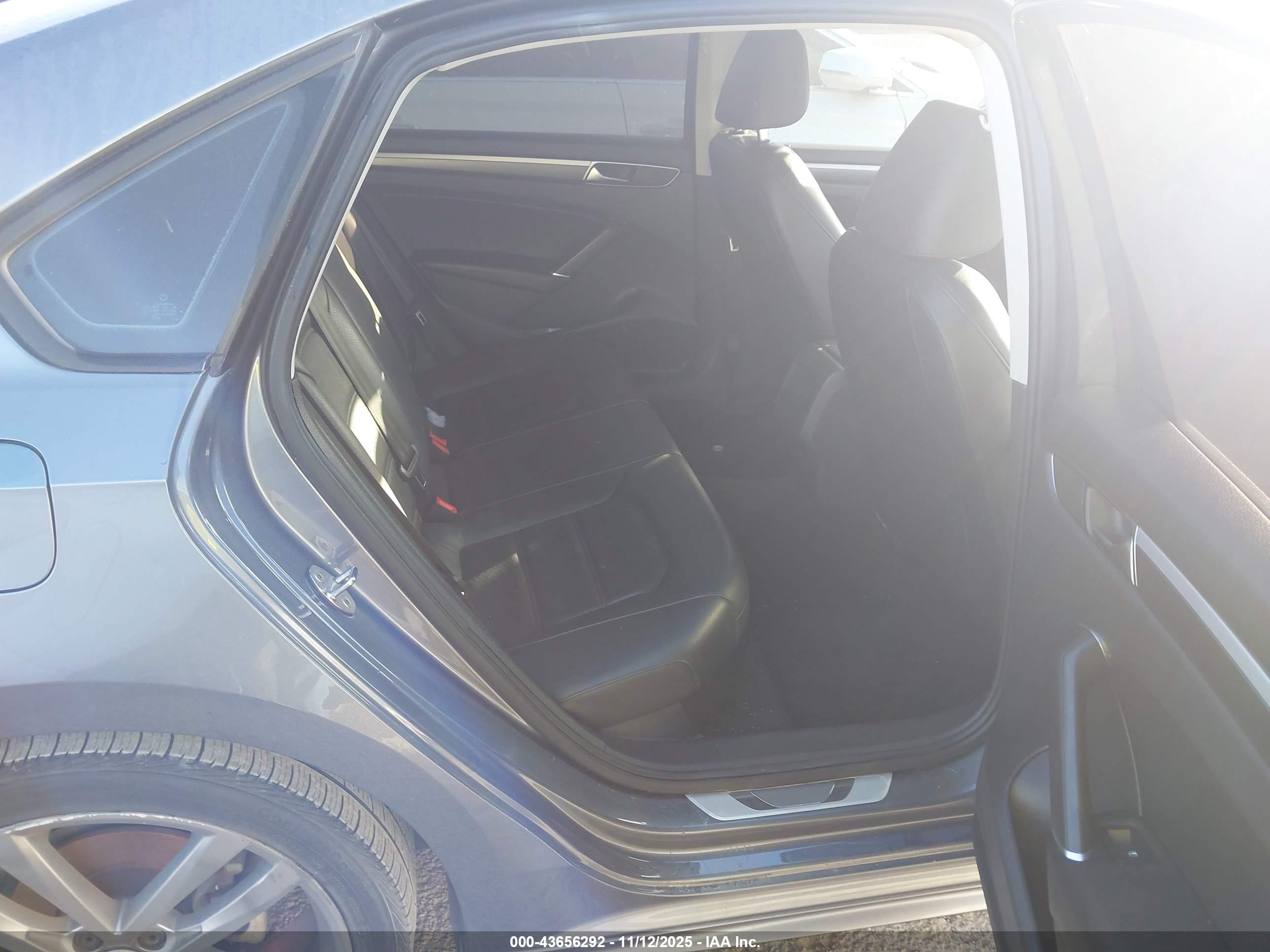 VOLKSWAGEN PASSAT image 8