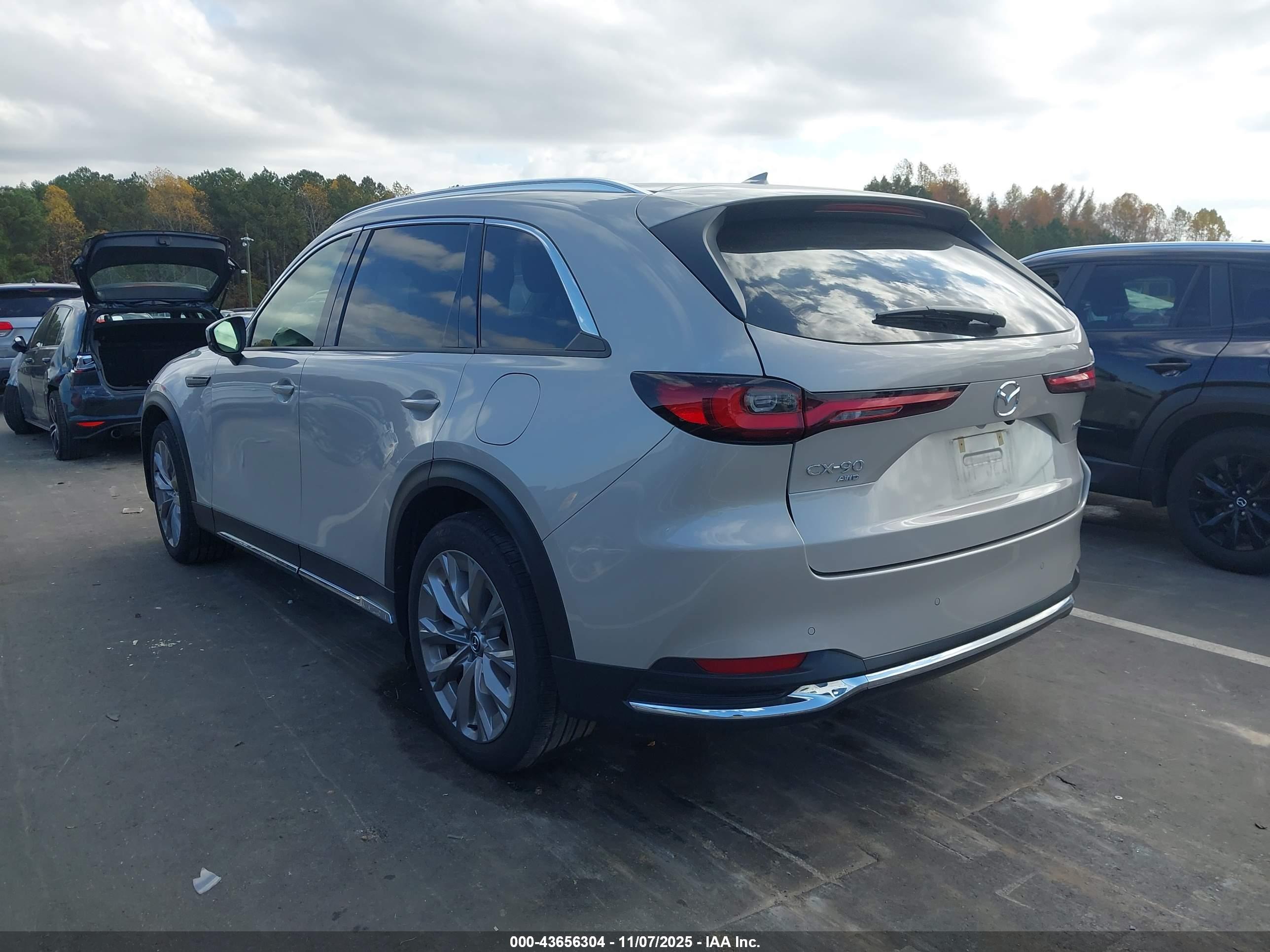 MAZDA CX-90 image 3