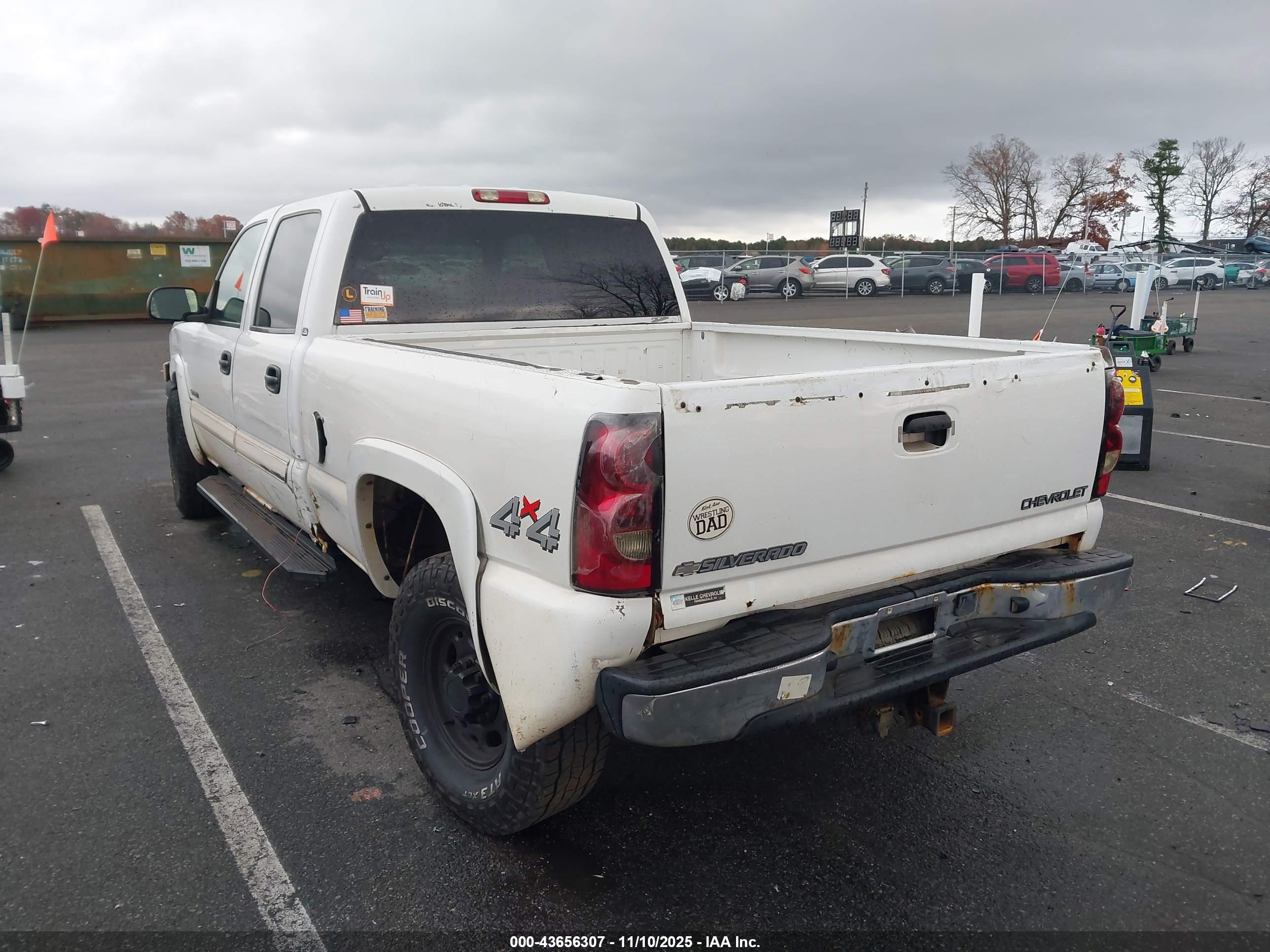 CHEVROLET SILVERADO image 3