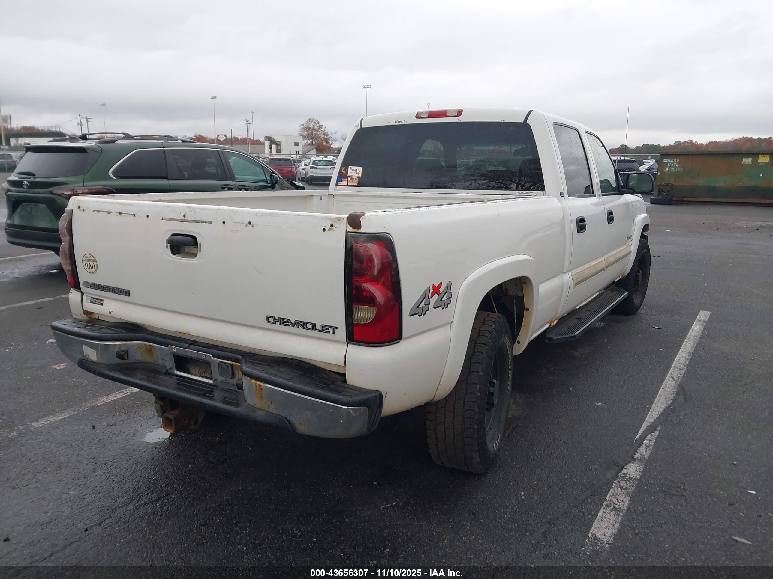 CHEVROLET SILVERADO image 4