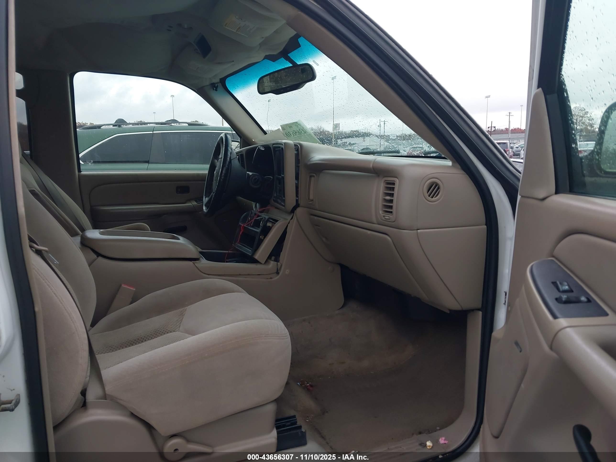 CHEVROLET SILVERADO image 5