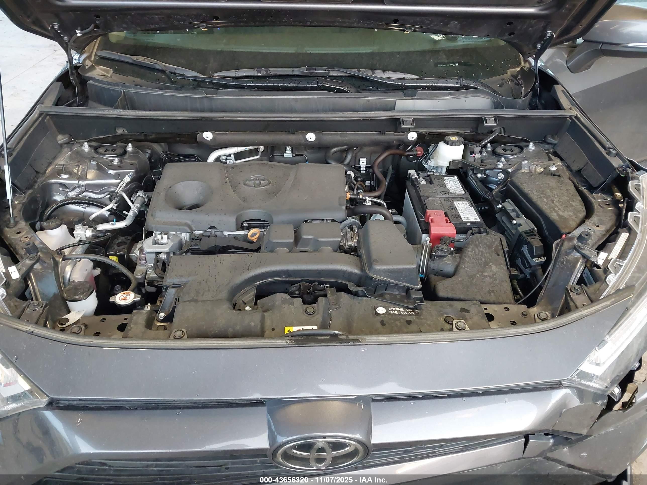 TOYOTA RAV4 image 10