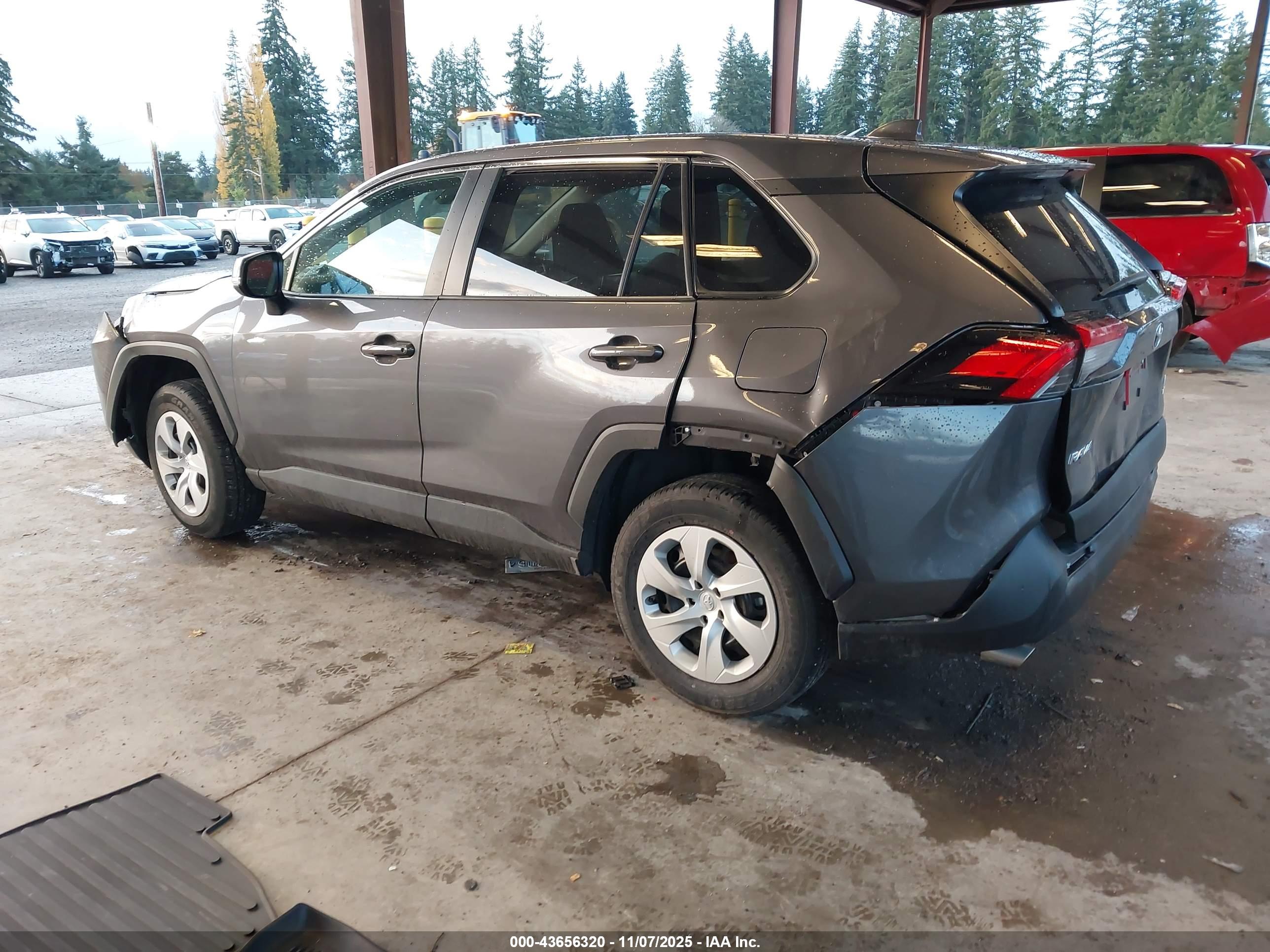 TOYOTA RAV4 image 3