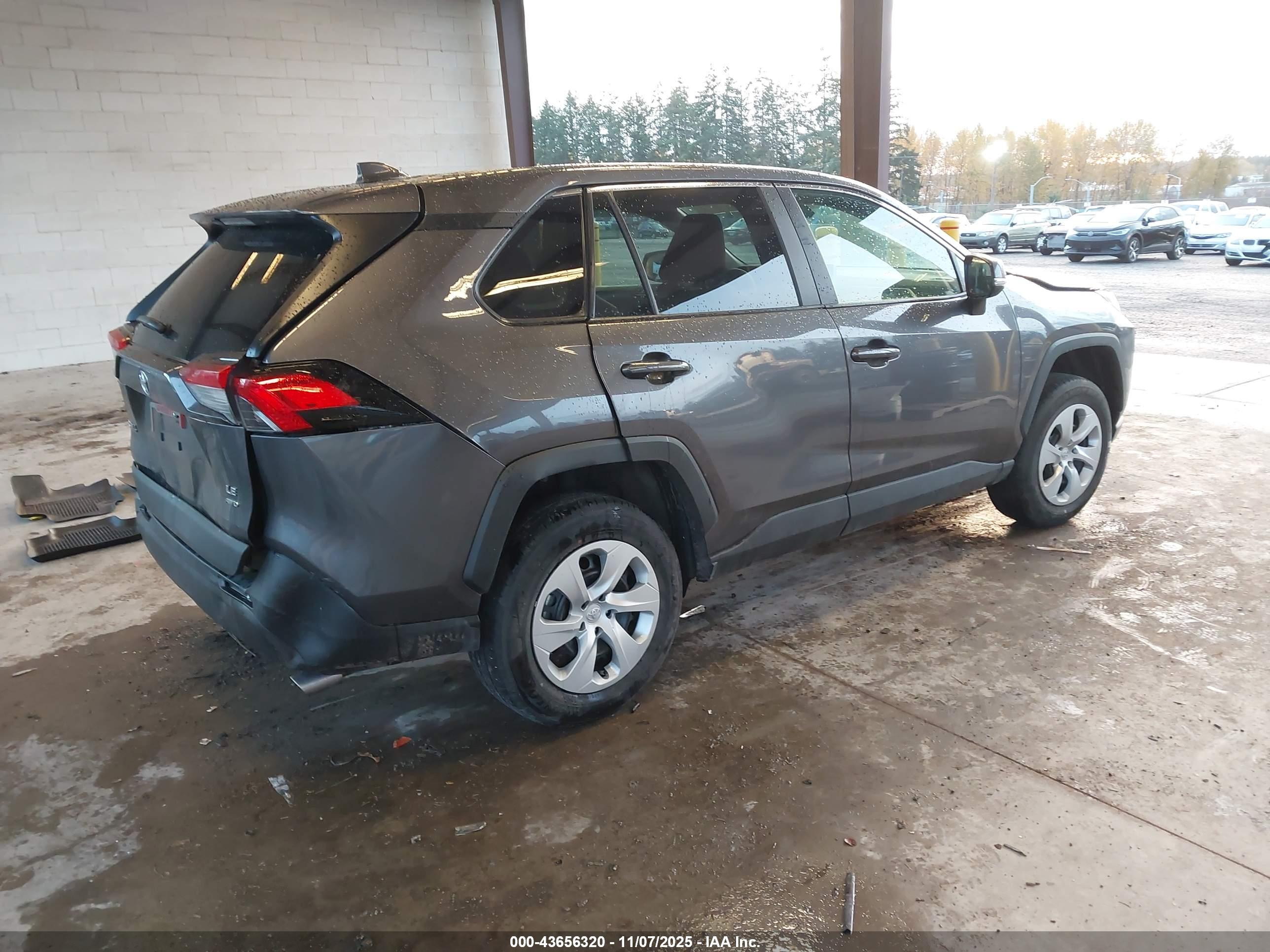 TOYOTA RAV4 image 4