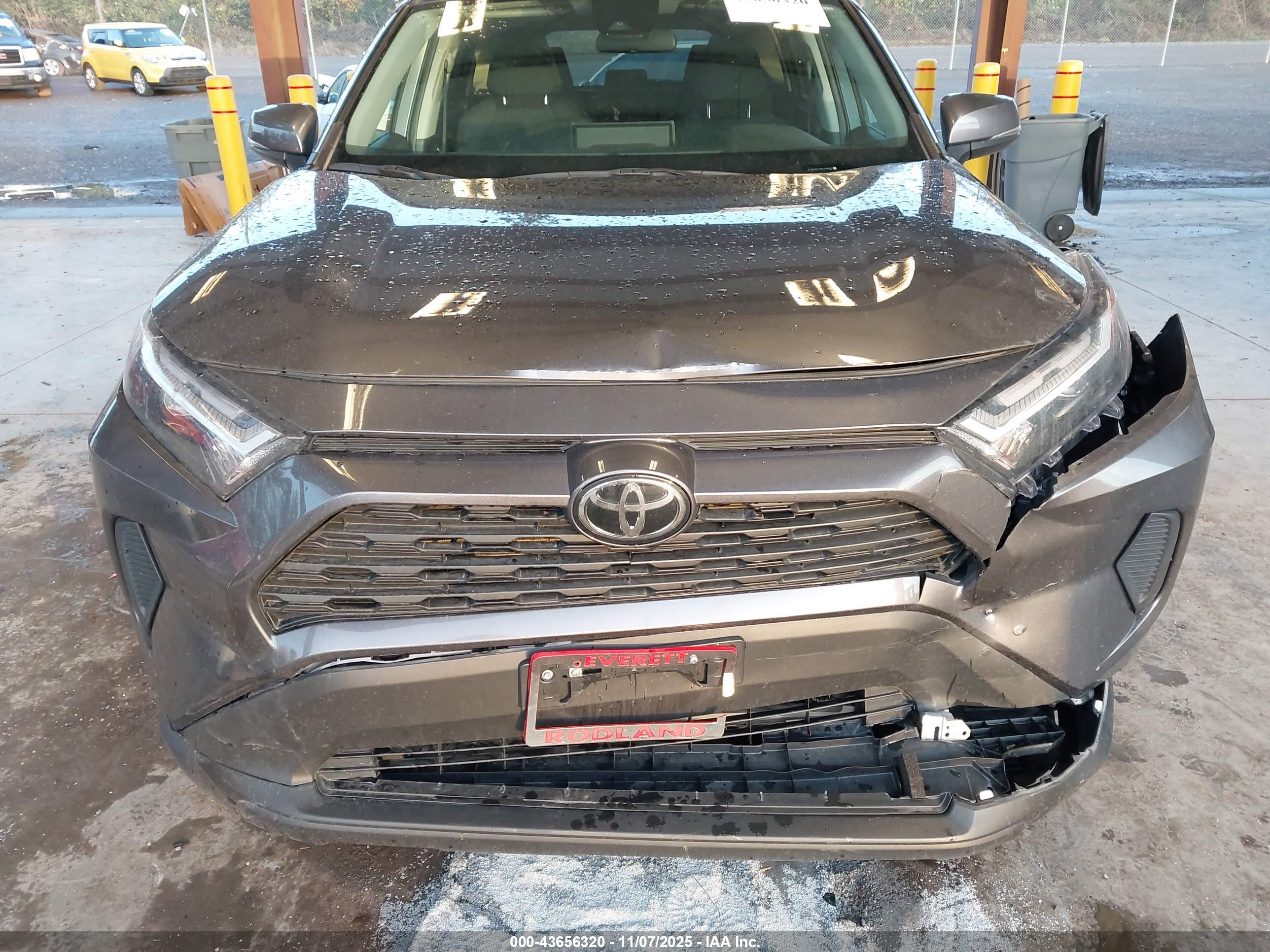 TOYOTA RAV4 image 6