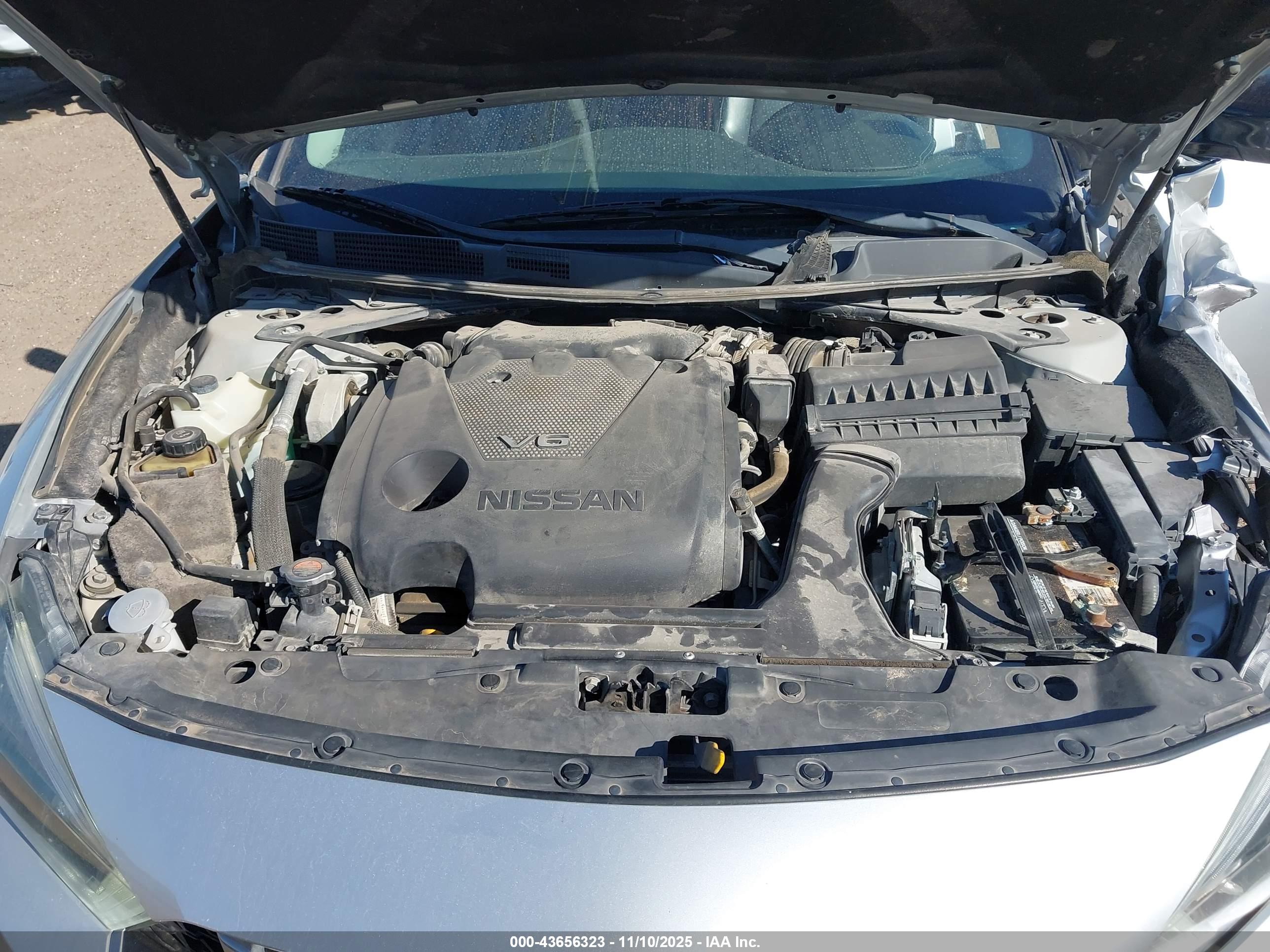 NISSAN MAXIMA image 10