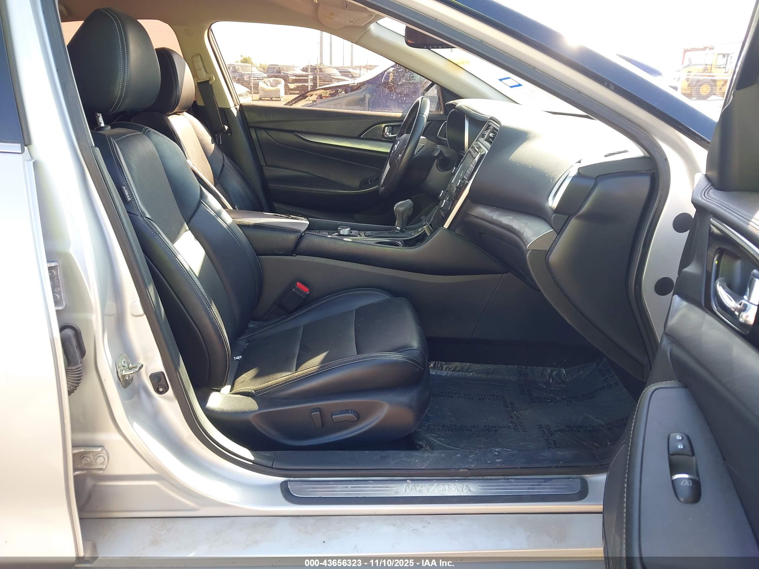 NISSAN MAXIMA image 5