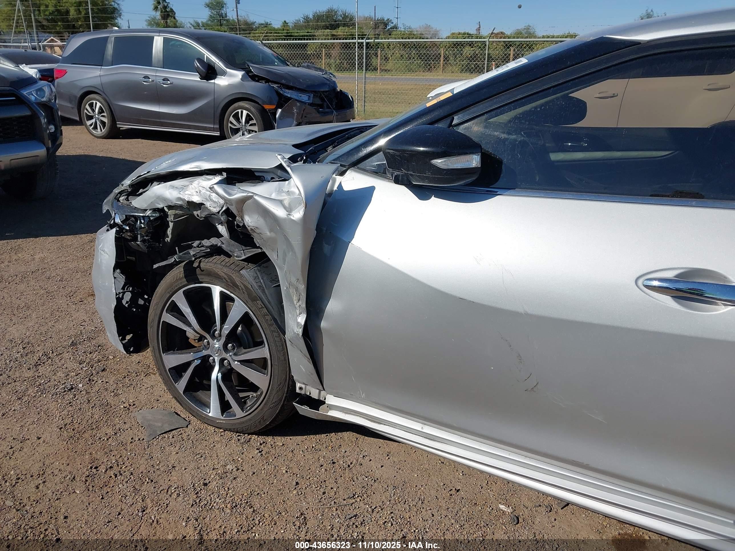 NISSAN MAXIMA image 6