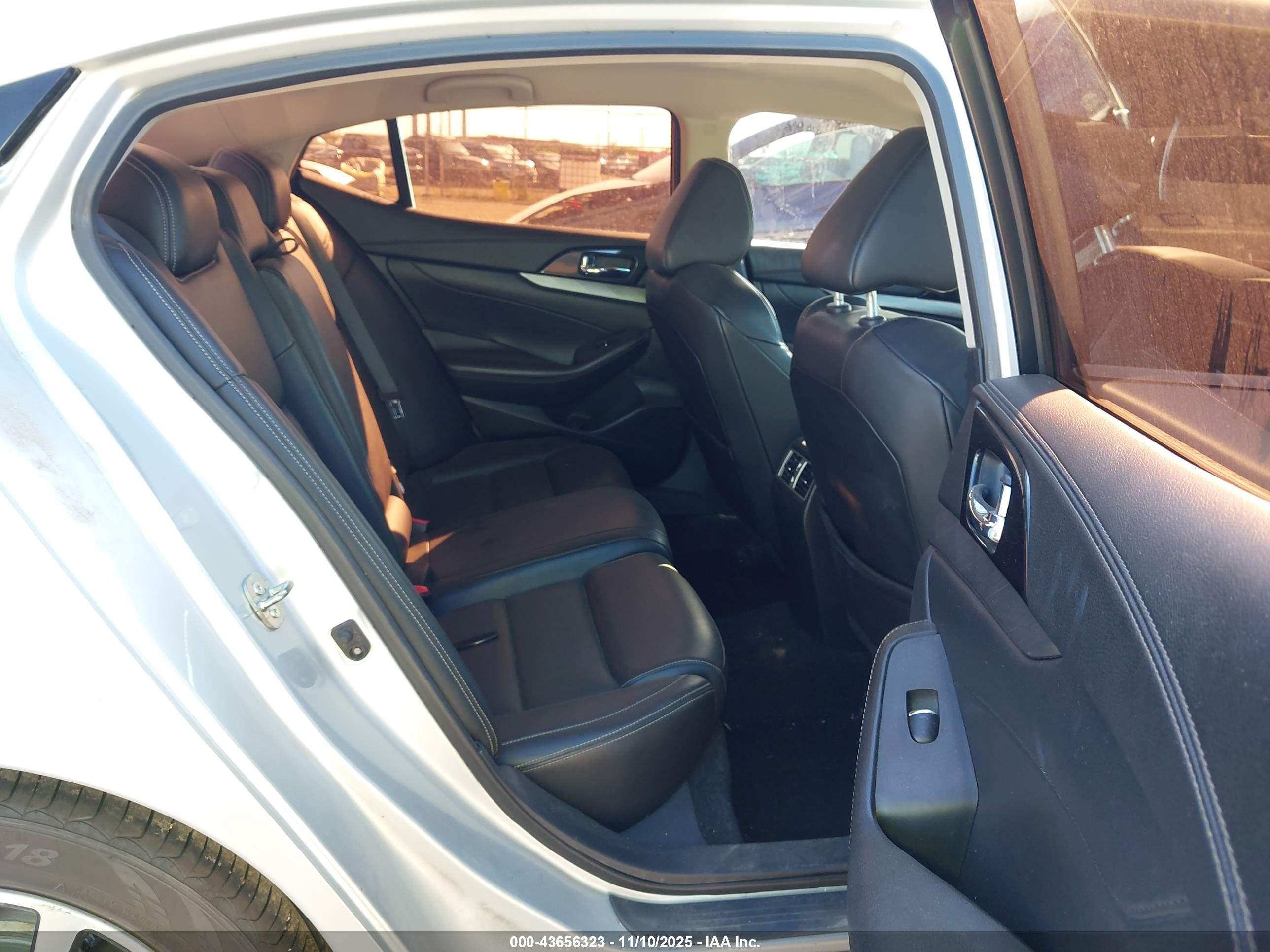 NISSAN MAXIMA image 8