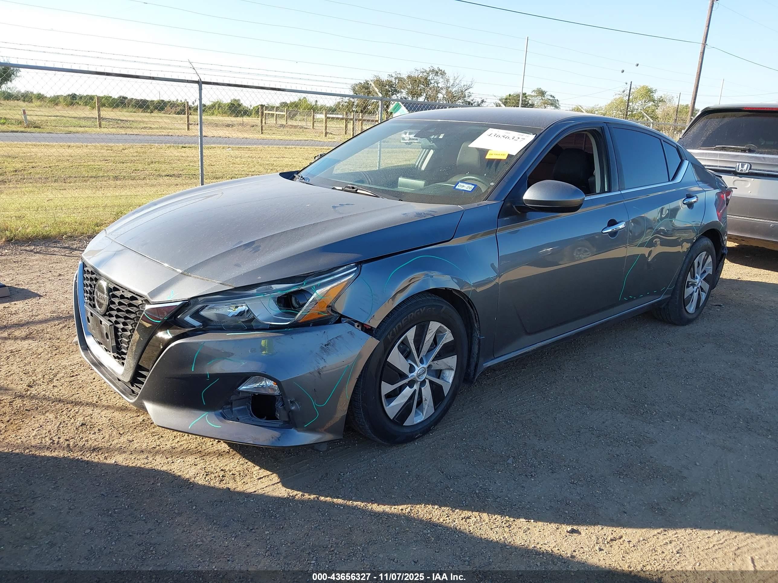 NISSAN ALTIMA image 2