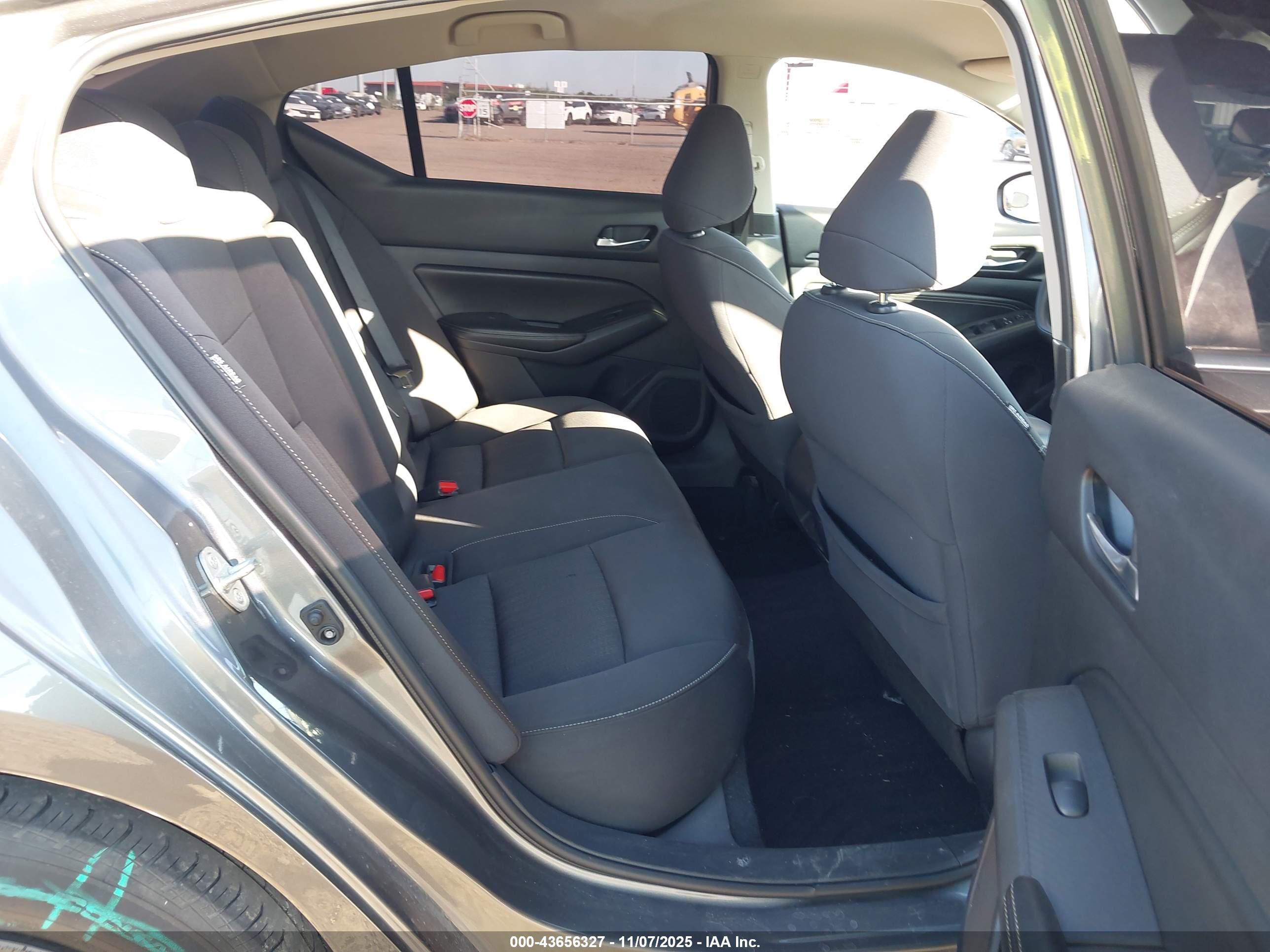NISSAN ALTIMA image 8
