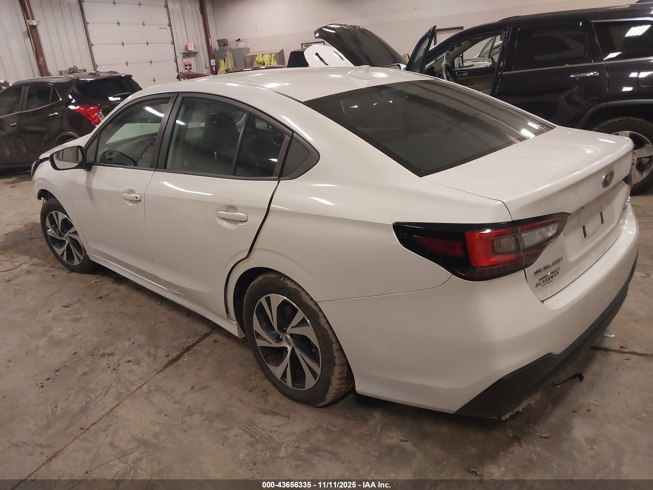 SUBARU LEGACY image 3