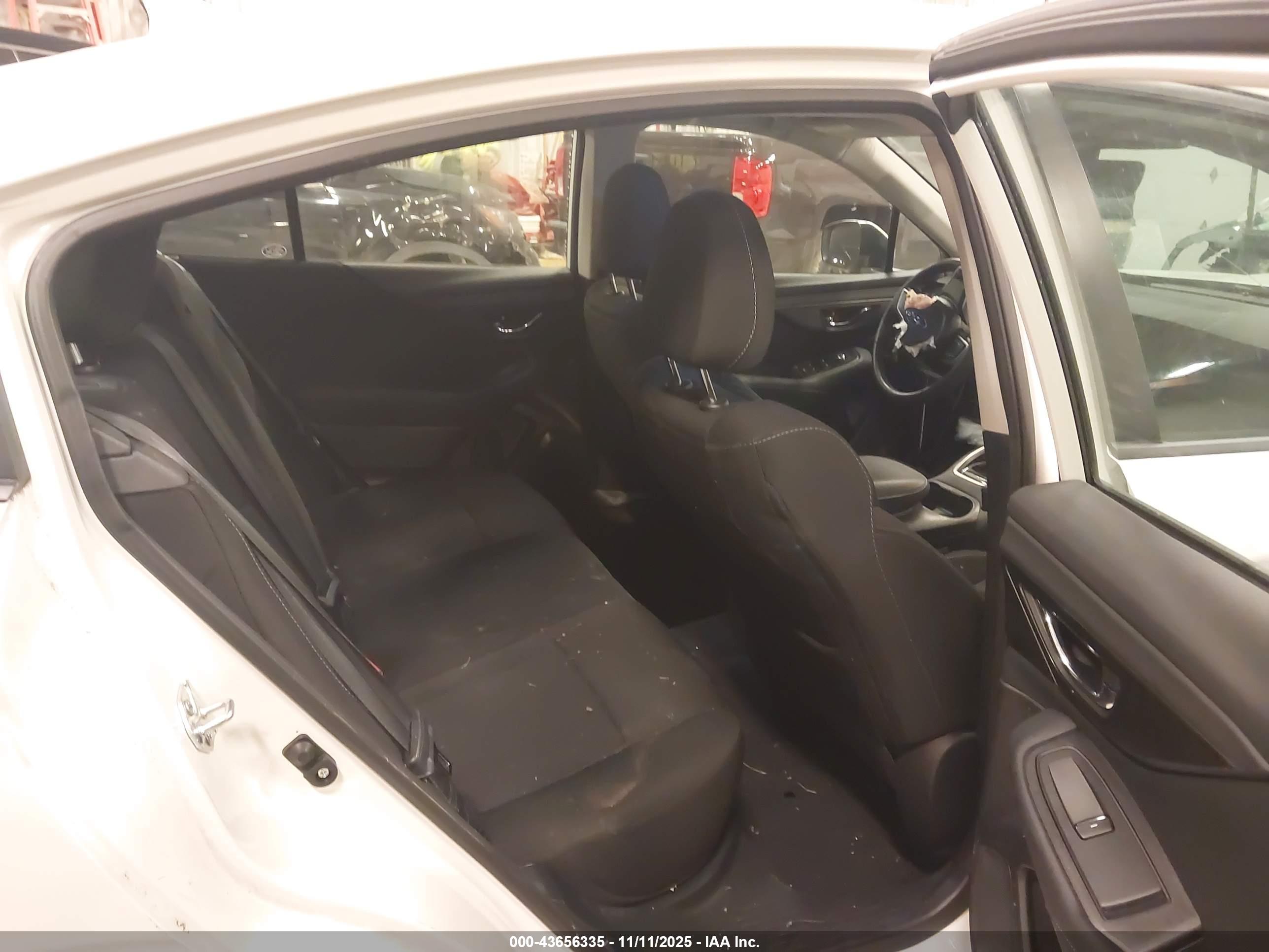 SUBARU LEGACY image 8