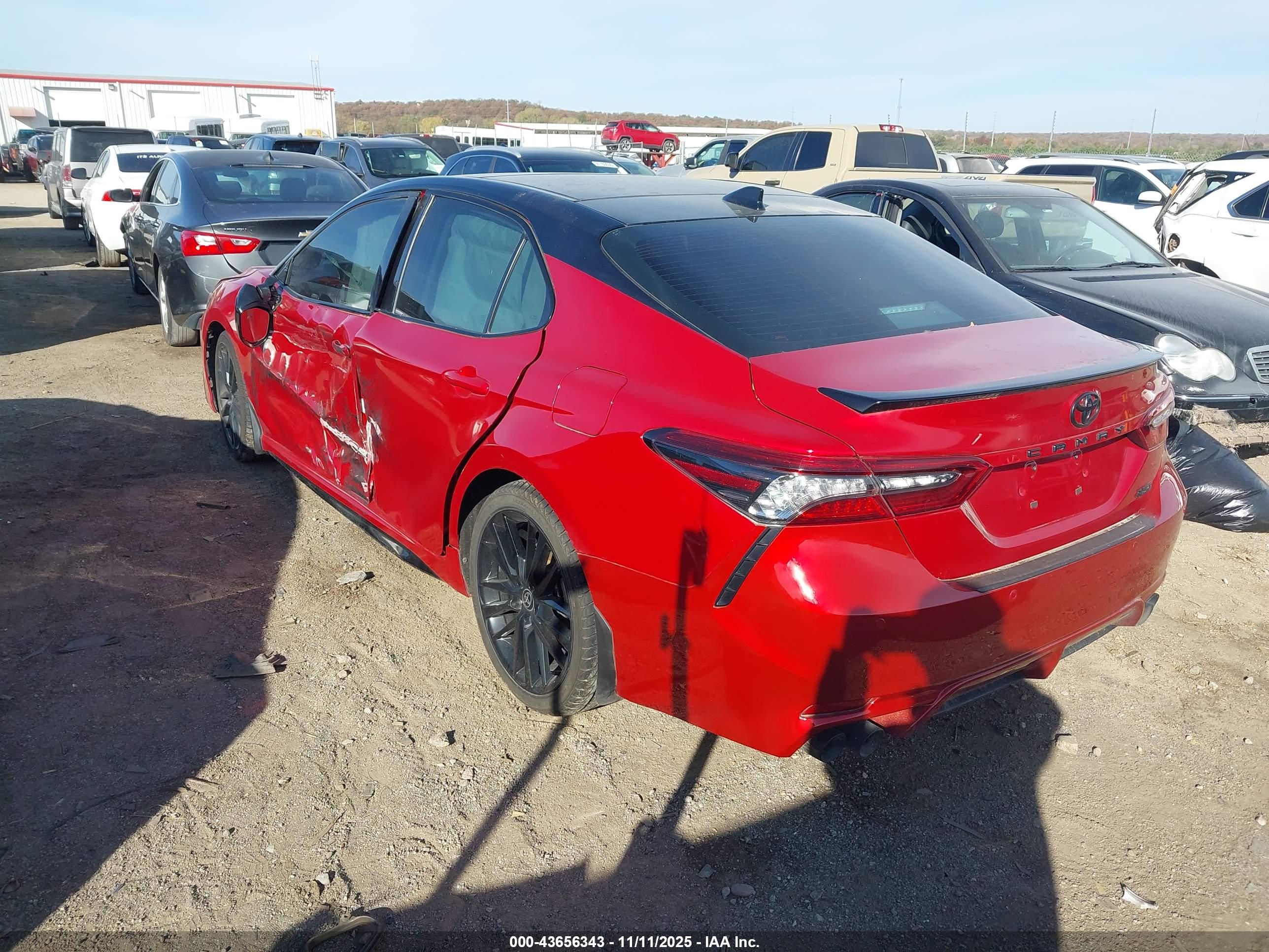 TOYOTA CAMRY image 3