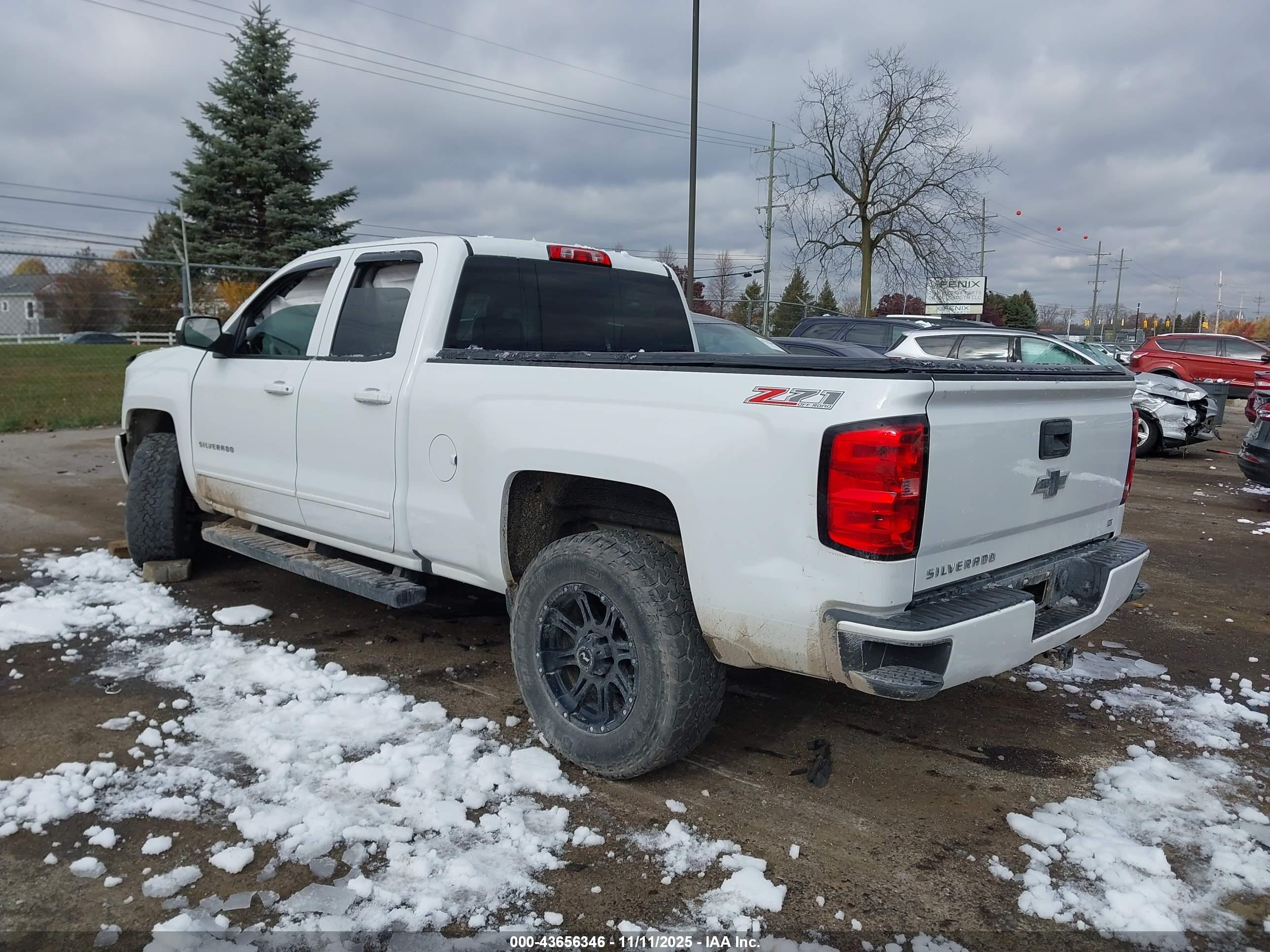 CHEVROLET SILVERADO image 3