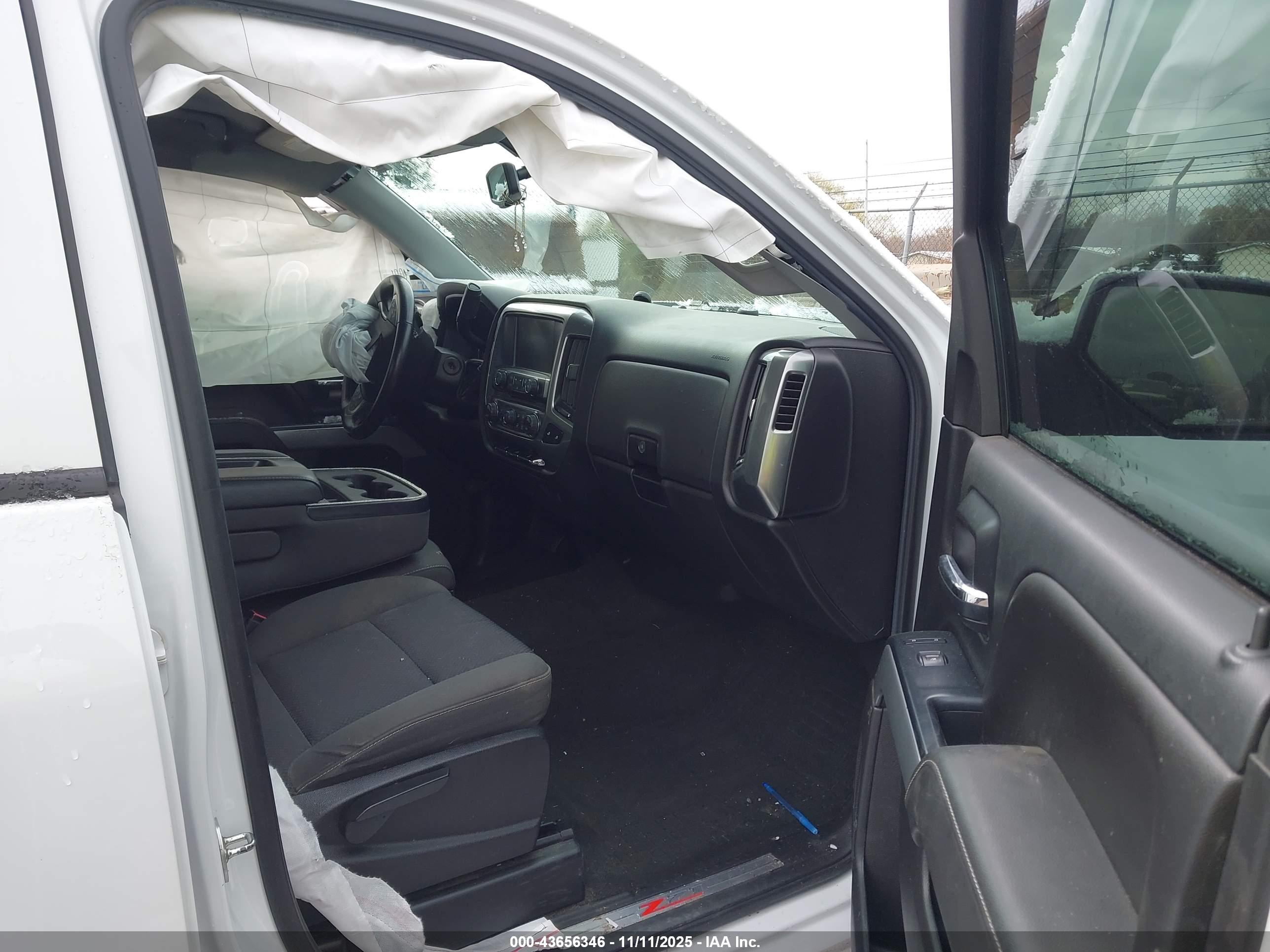 CHEVROLET SILVERADO image 5