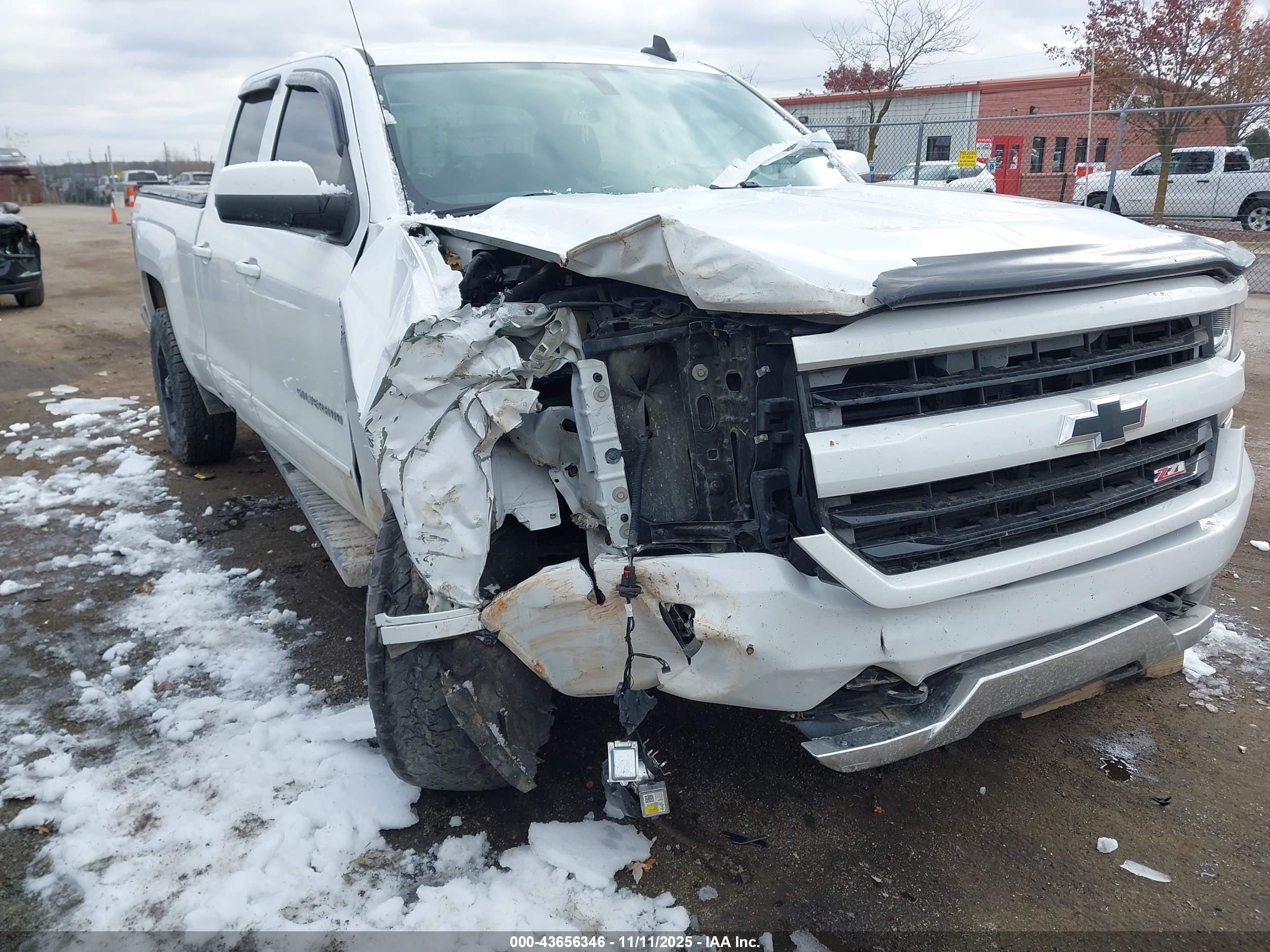 CHEVROLET SILVERADO image 6
