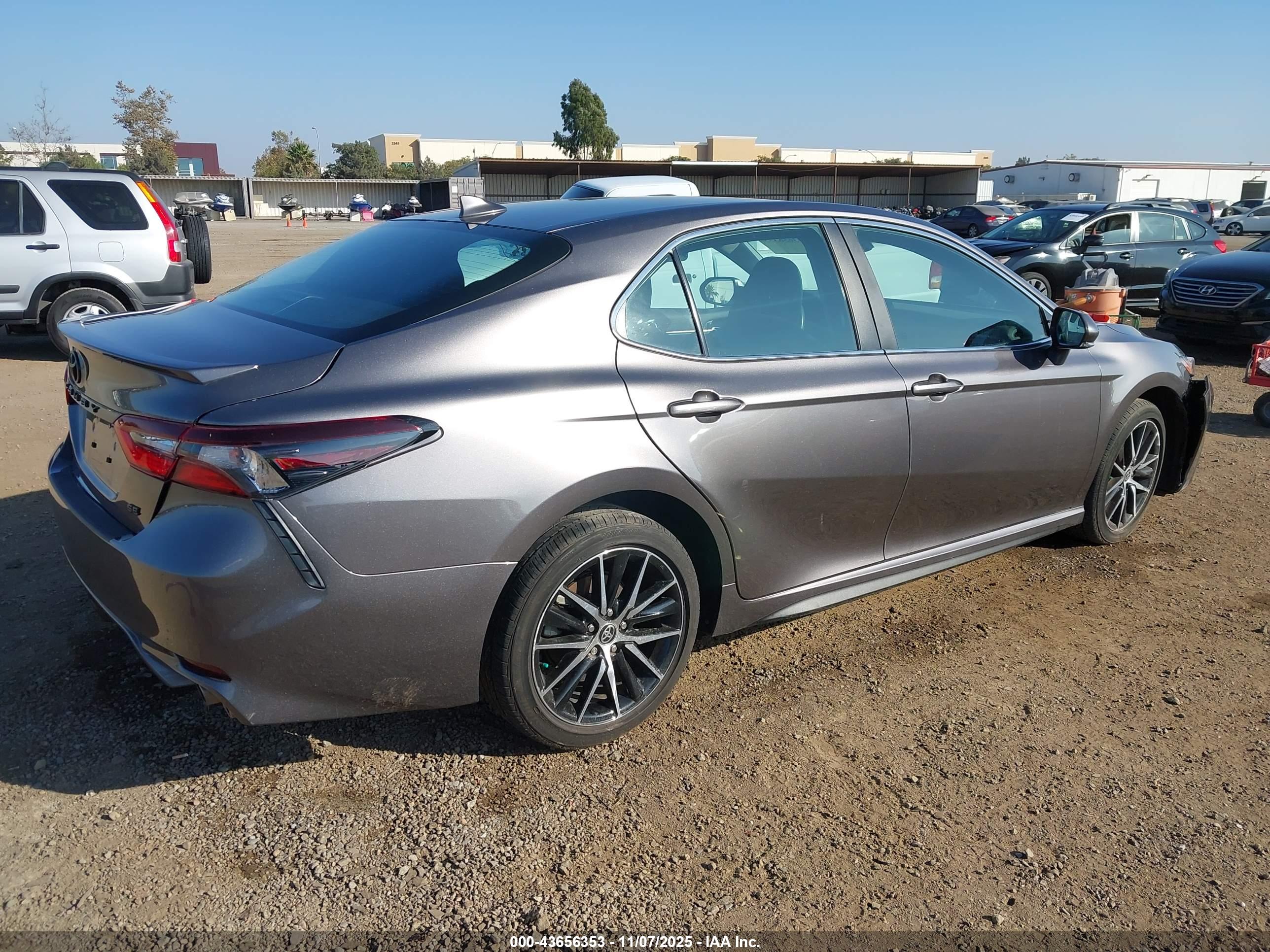 TOYOTA CAMRY image 4