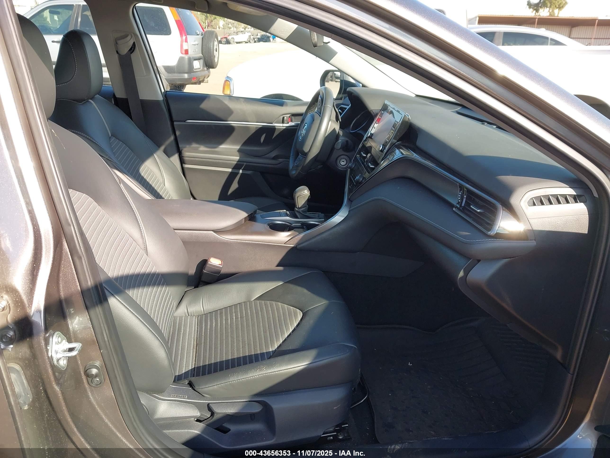 TOYOTA CAMRY image 5