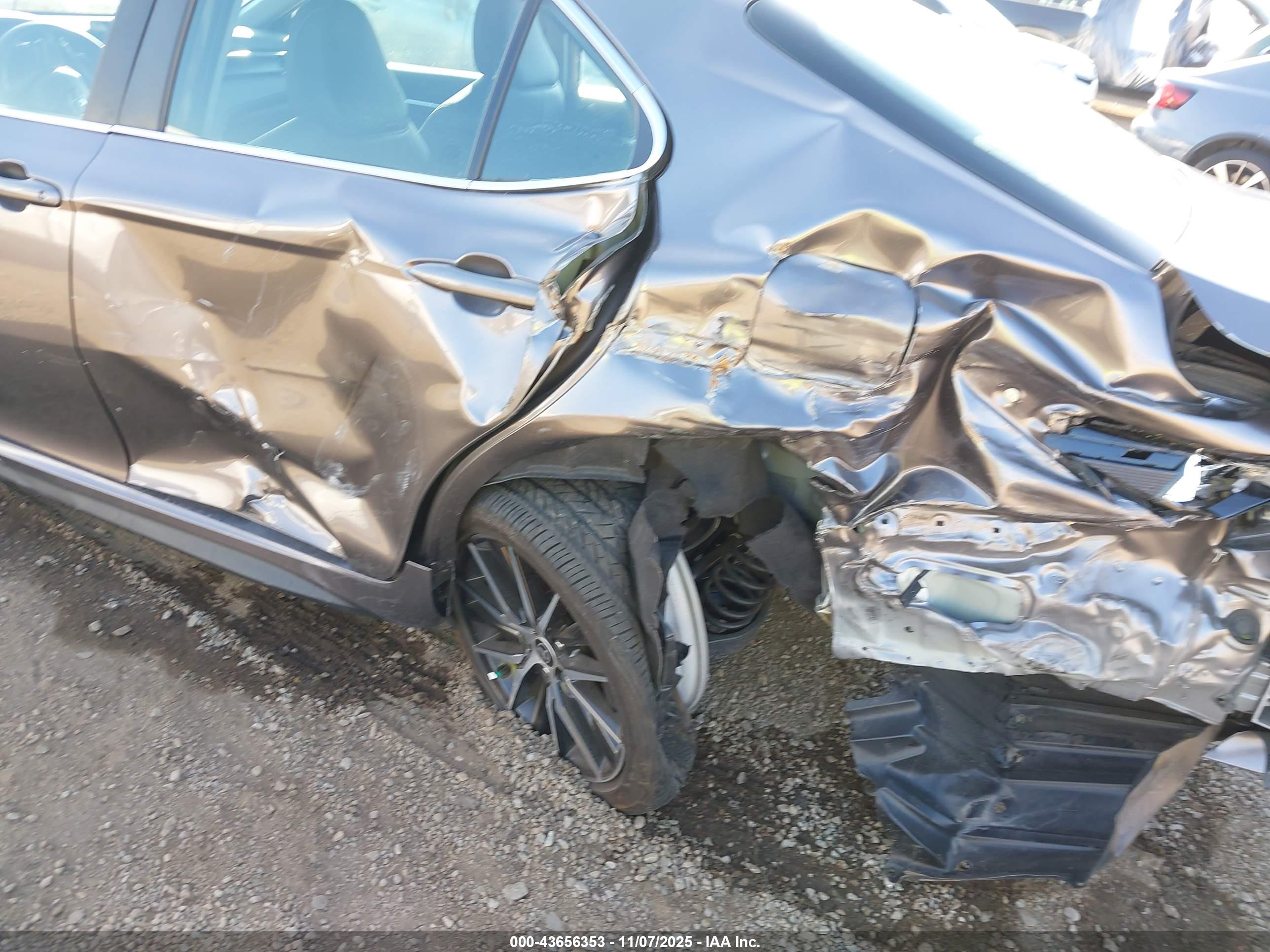 TOYOTA CAMRY image 6