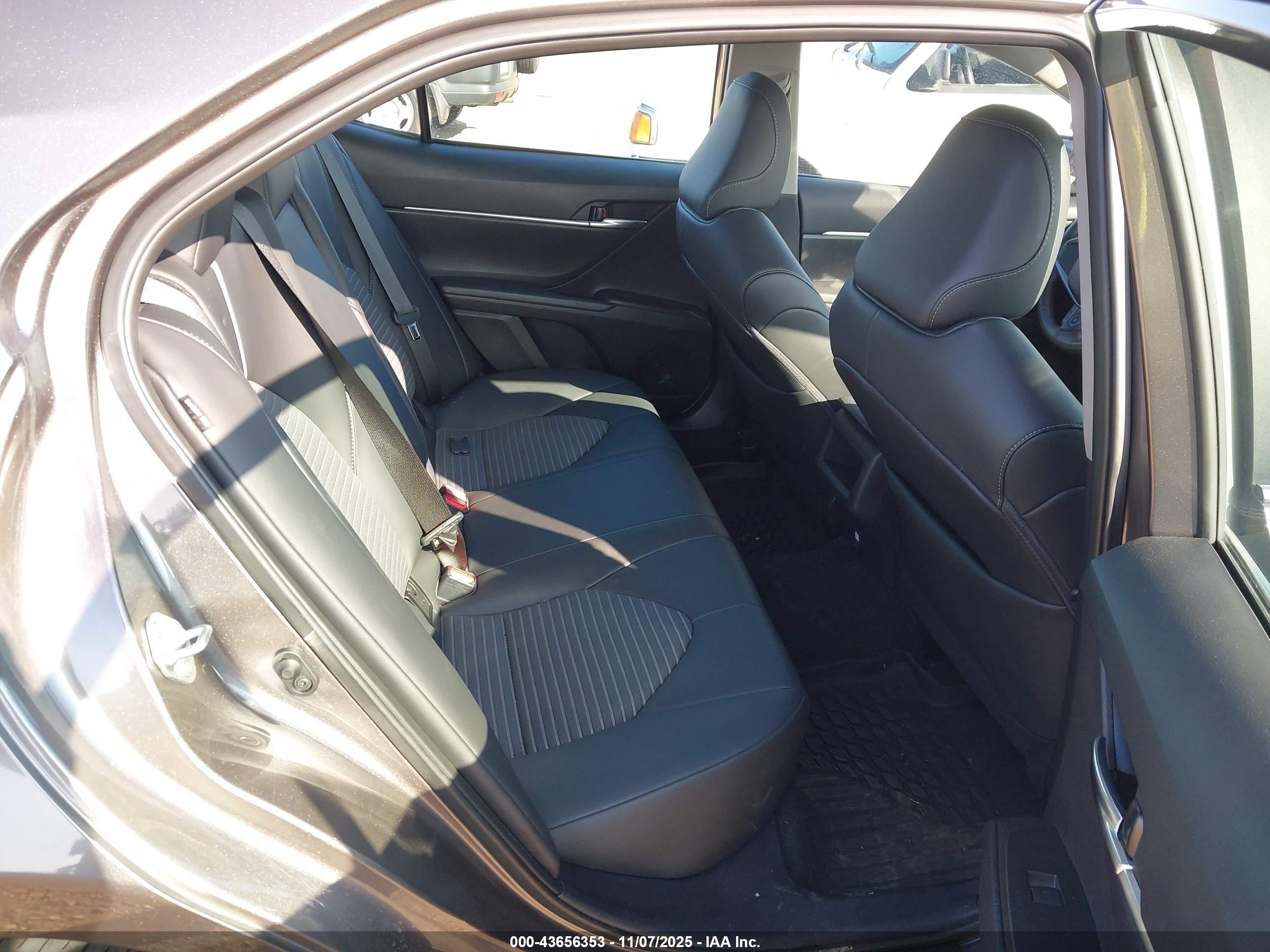 TOYOTA CAMRY image 8