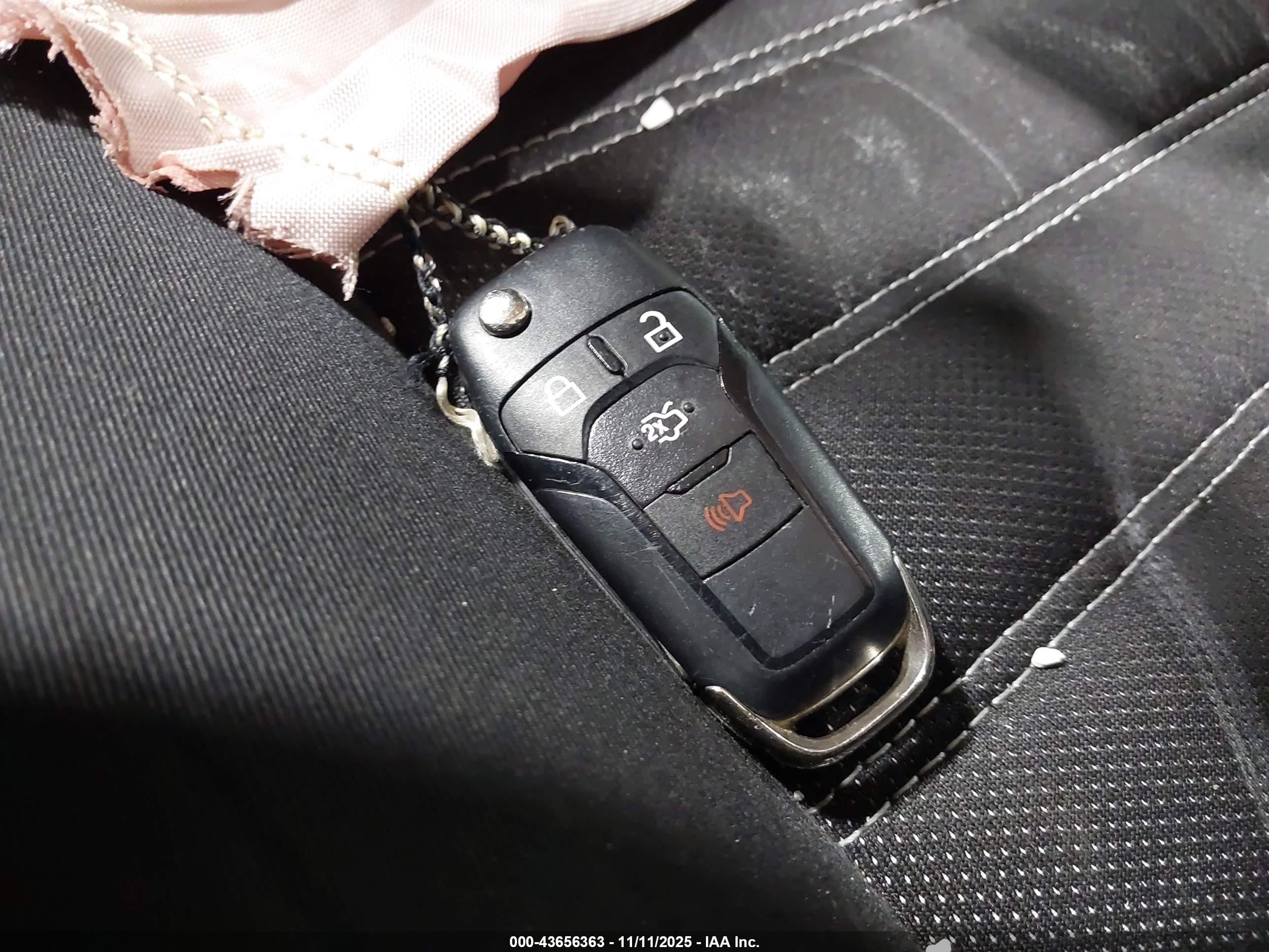 FORD FUSION image 11