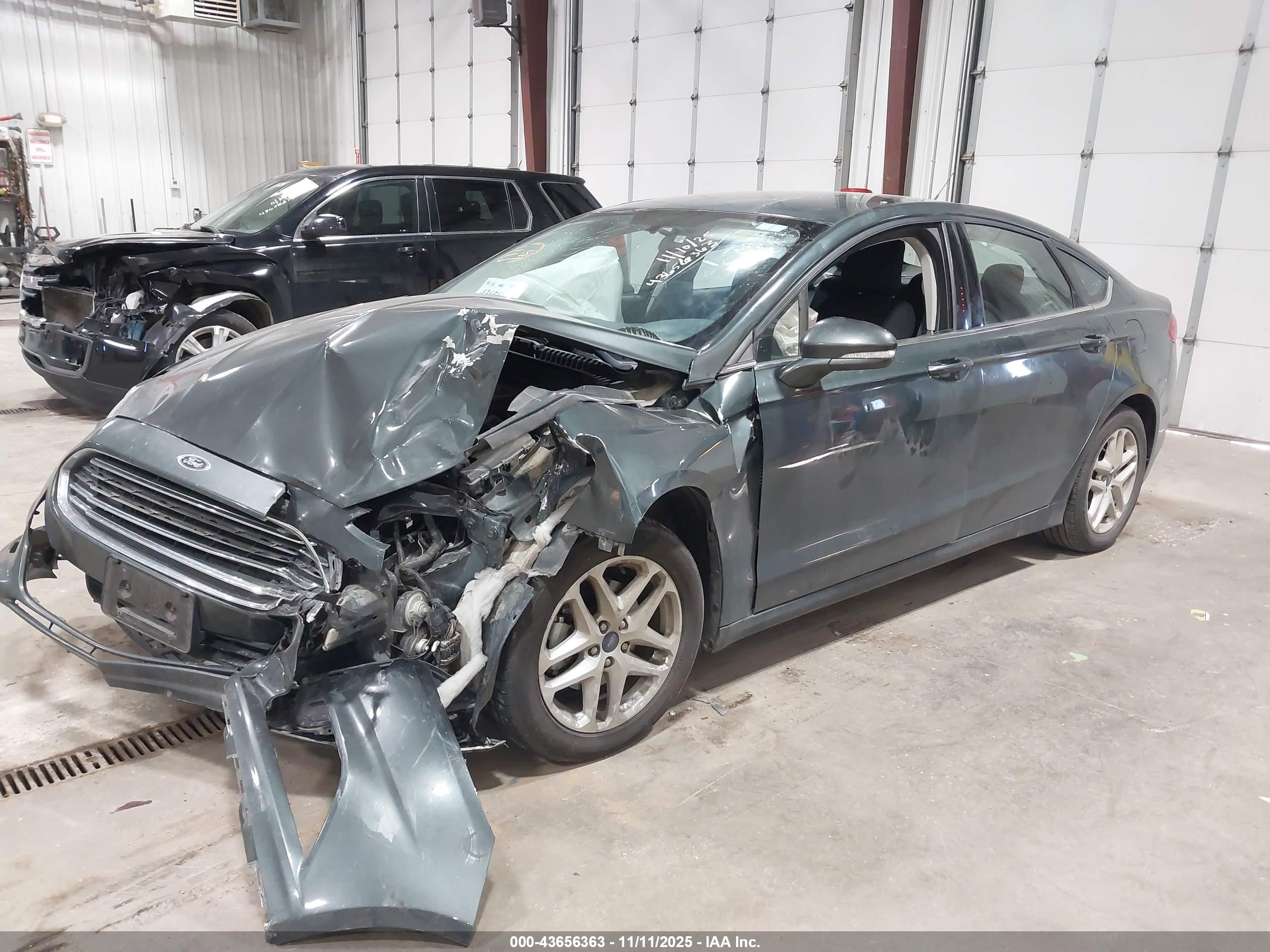 FORD FUSION image 2