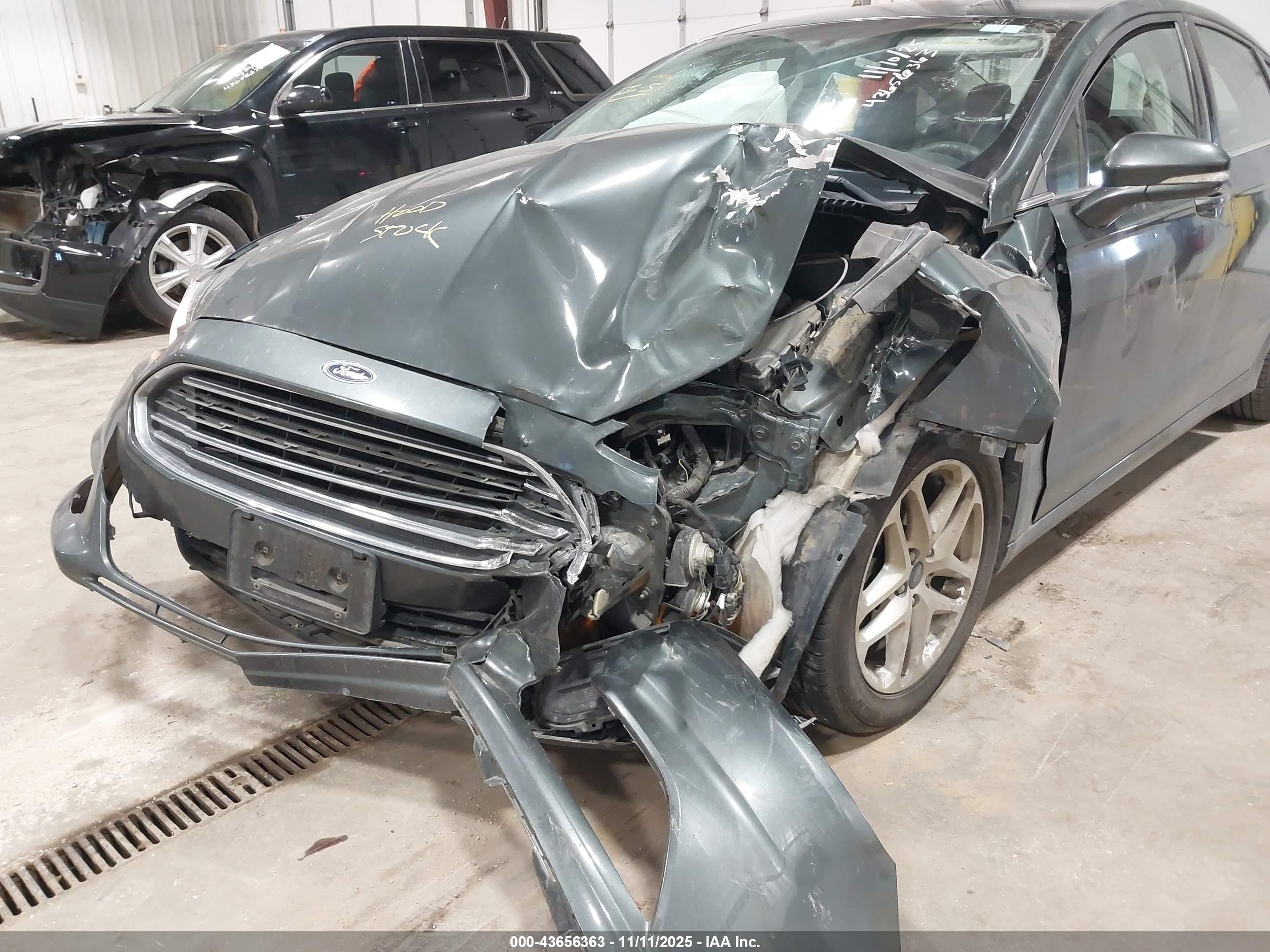 FORD FUSION image 6
