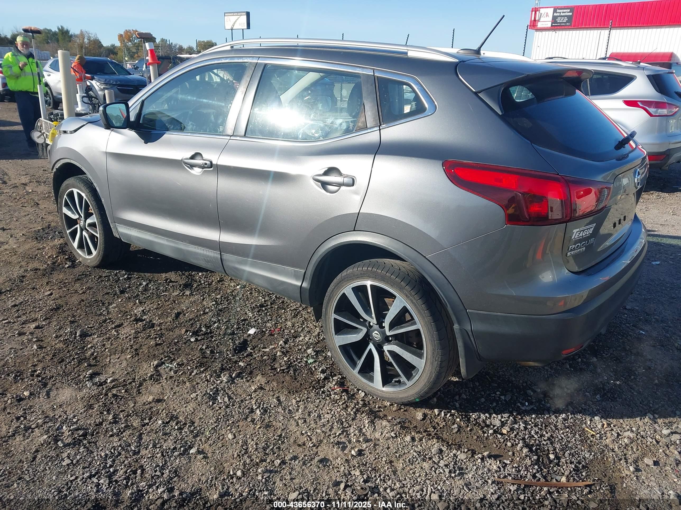 NISSAN ROGUE image 3