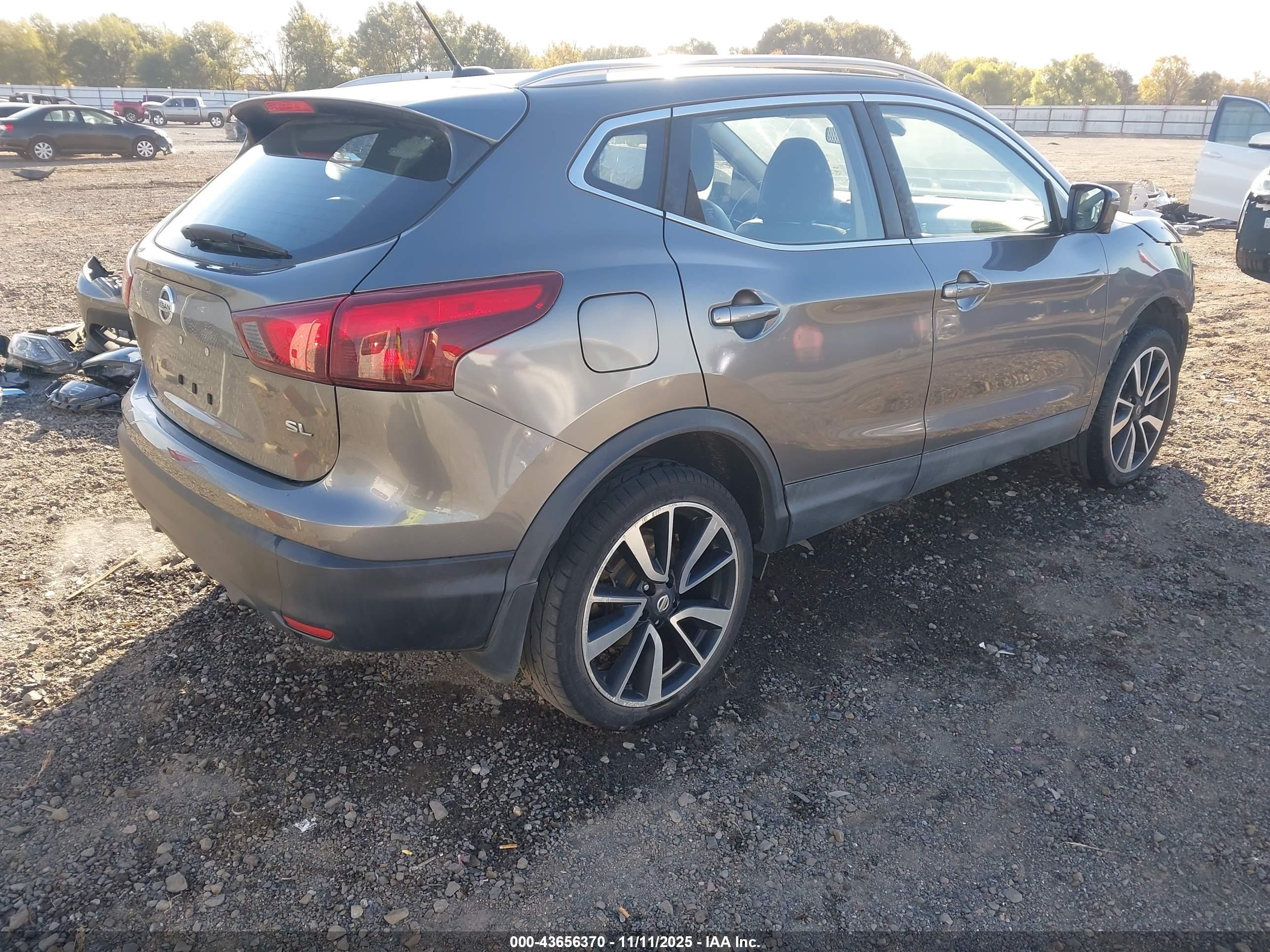 NISSAN ROGUE image 4