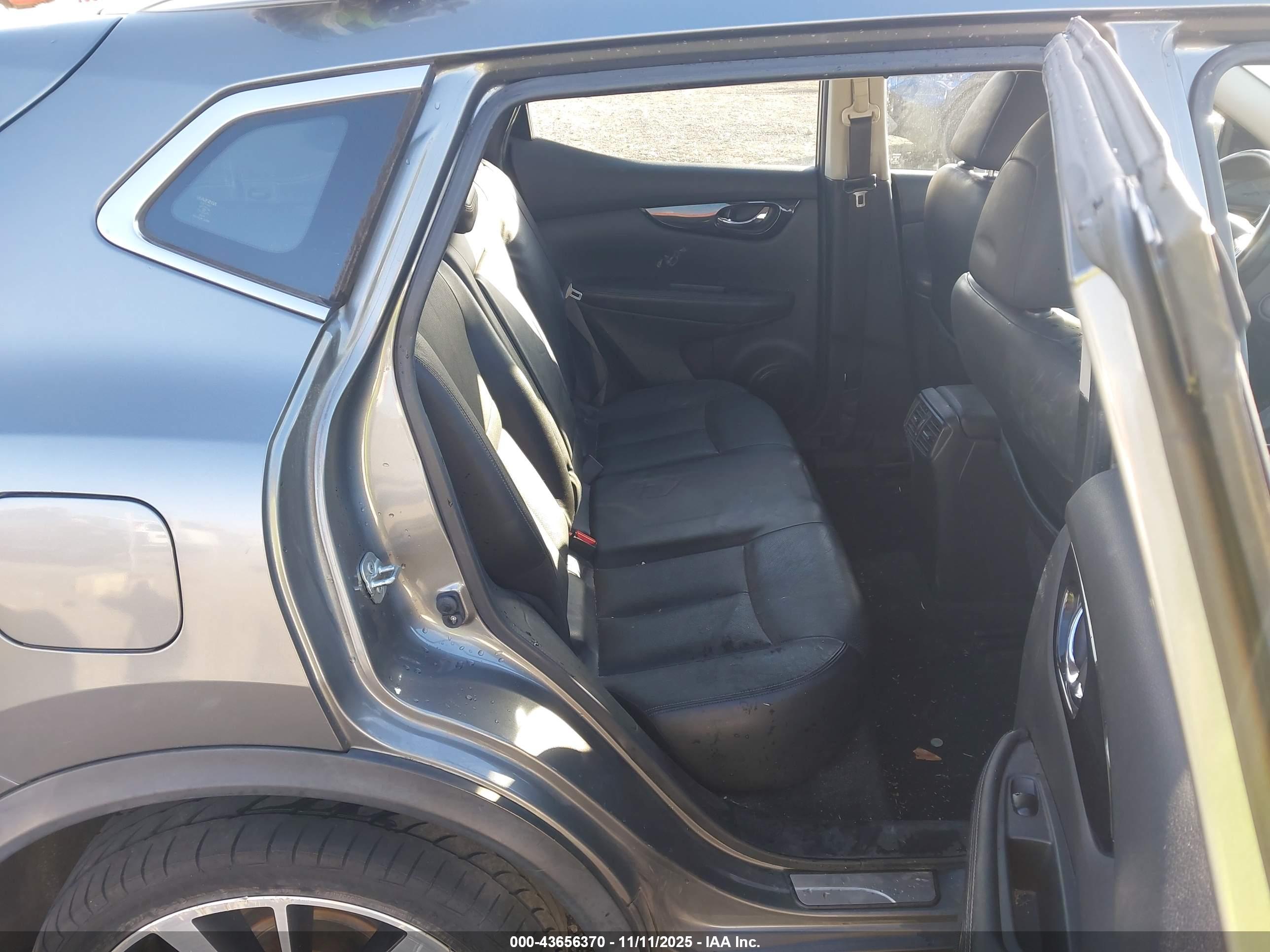 NISSAN ROGUE image 8