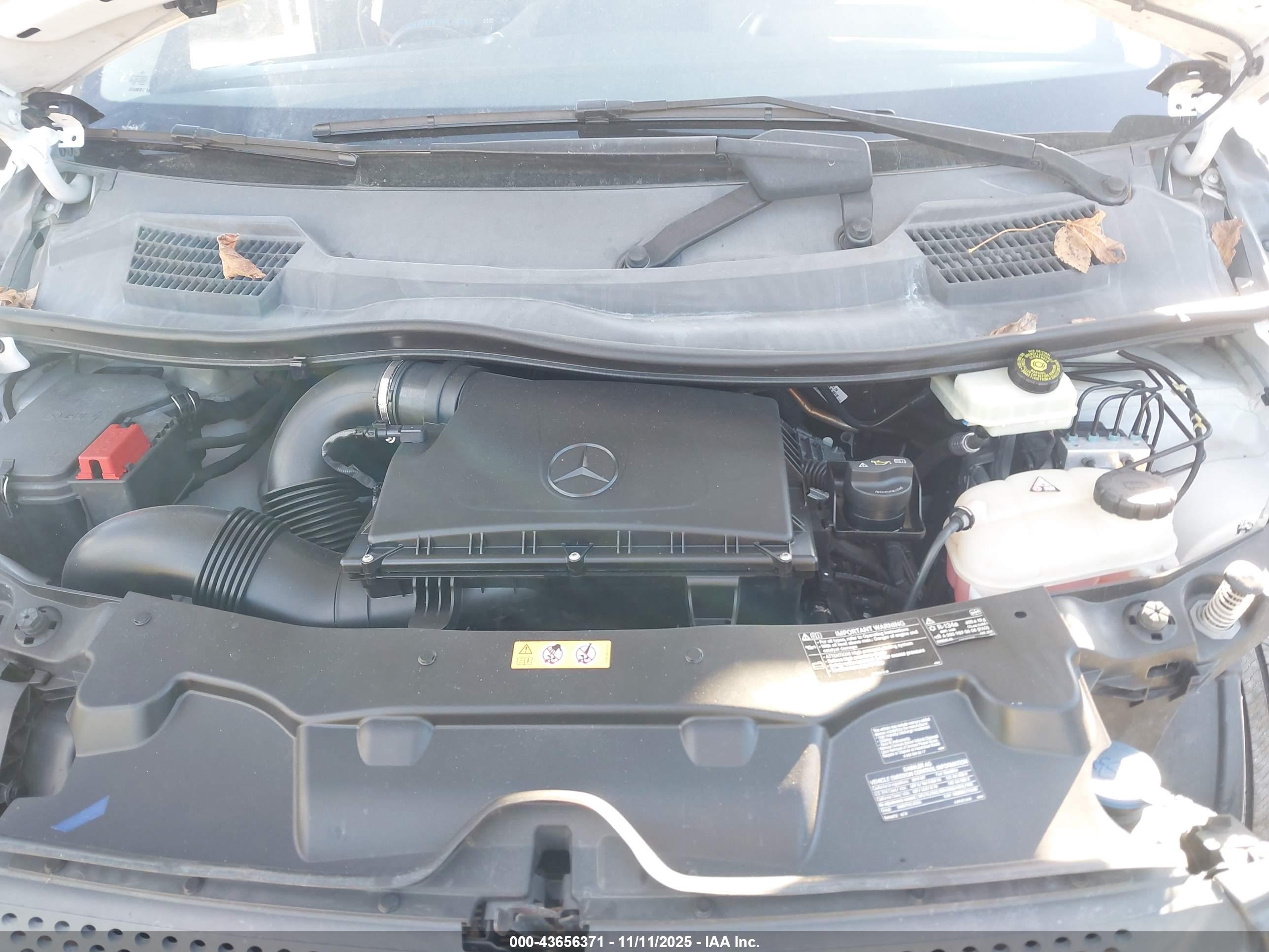 MERCEDES-BENZ METRIS image 10