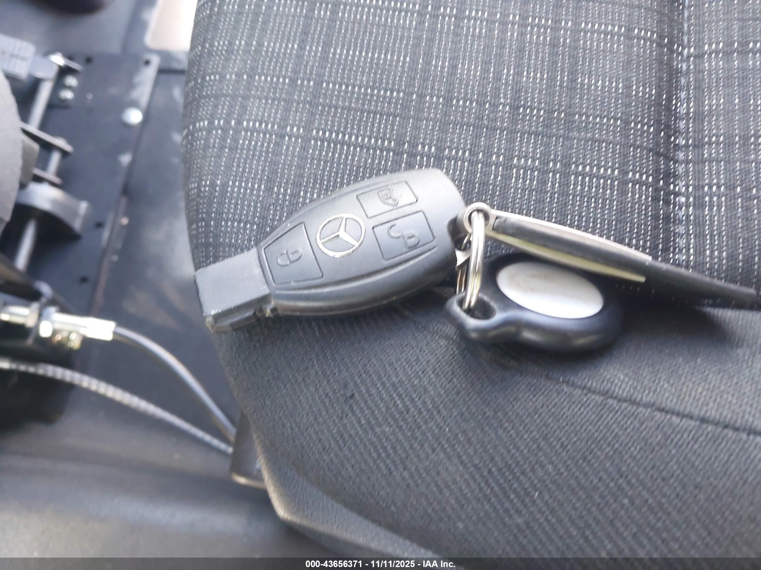 MERCEDES-BENZ METRIS image 11