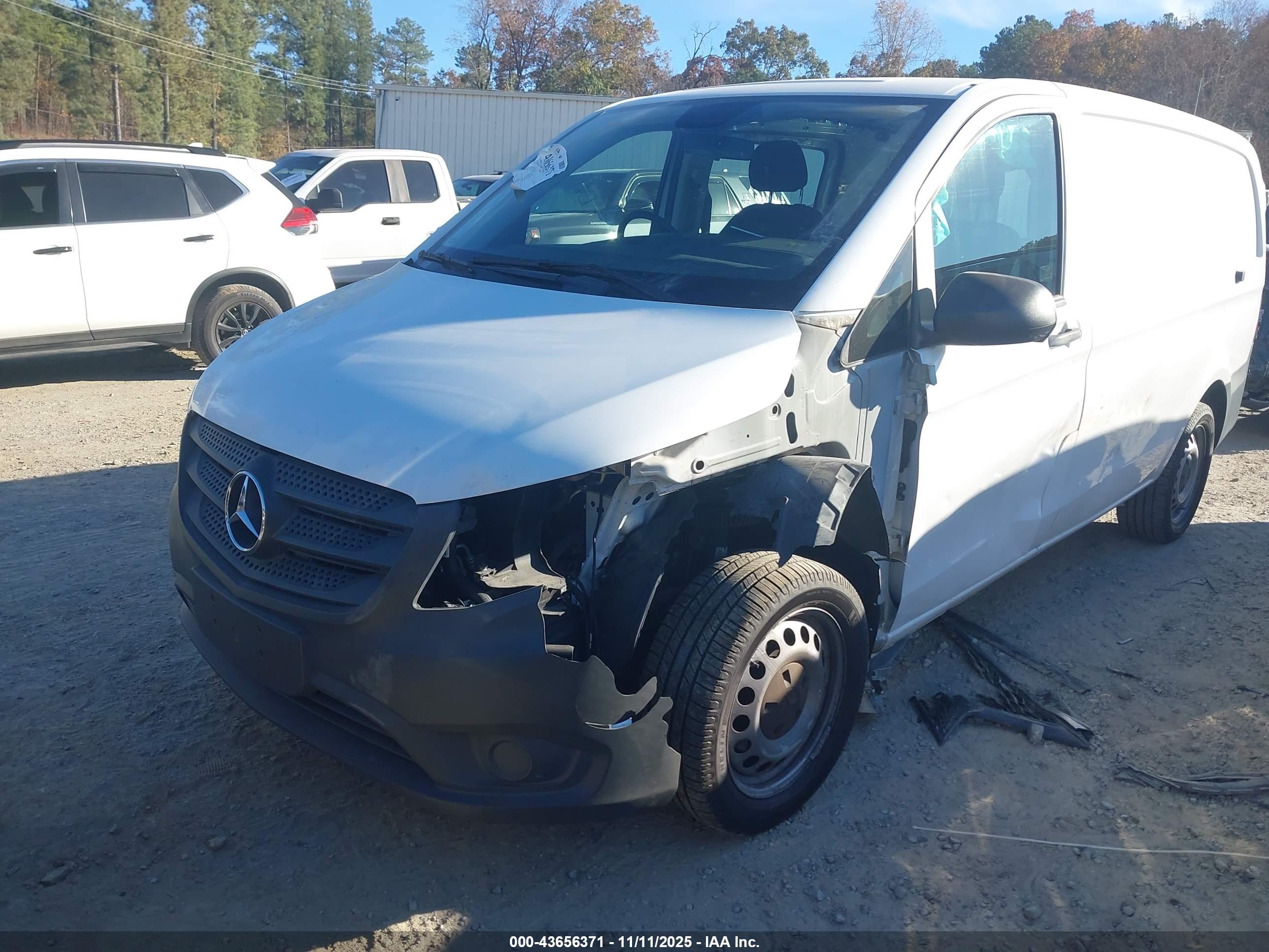 MERCEDES-BENZ METRIS image 2