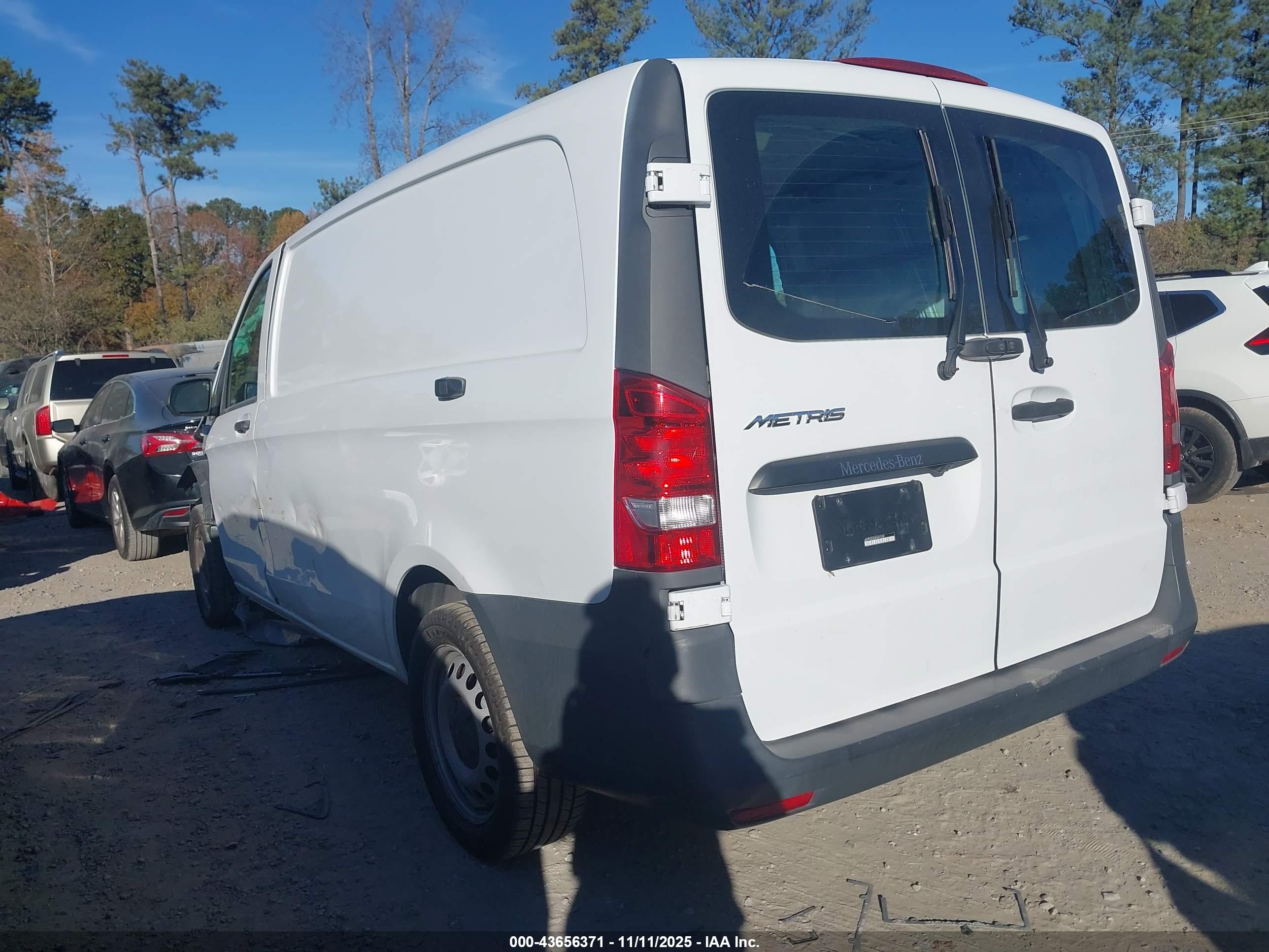 MERCEDES-BENZ METRIS image 3