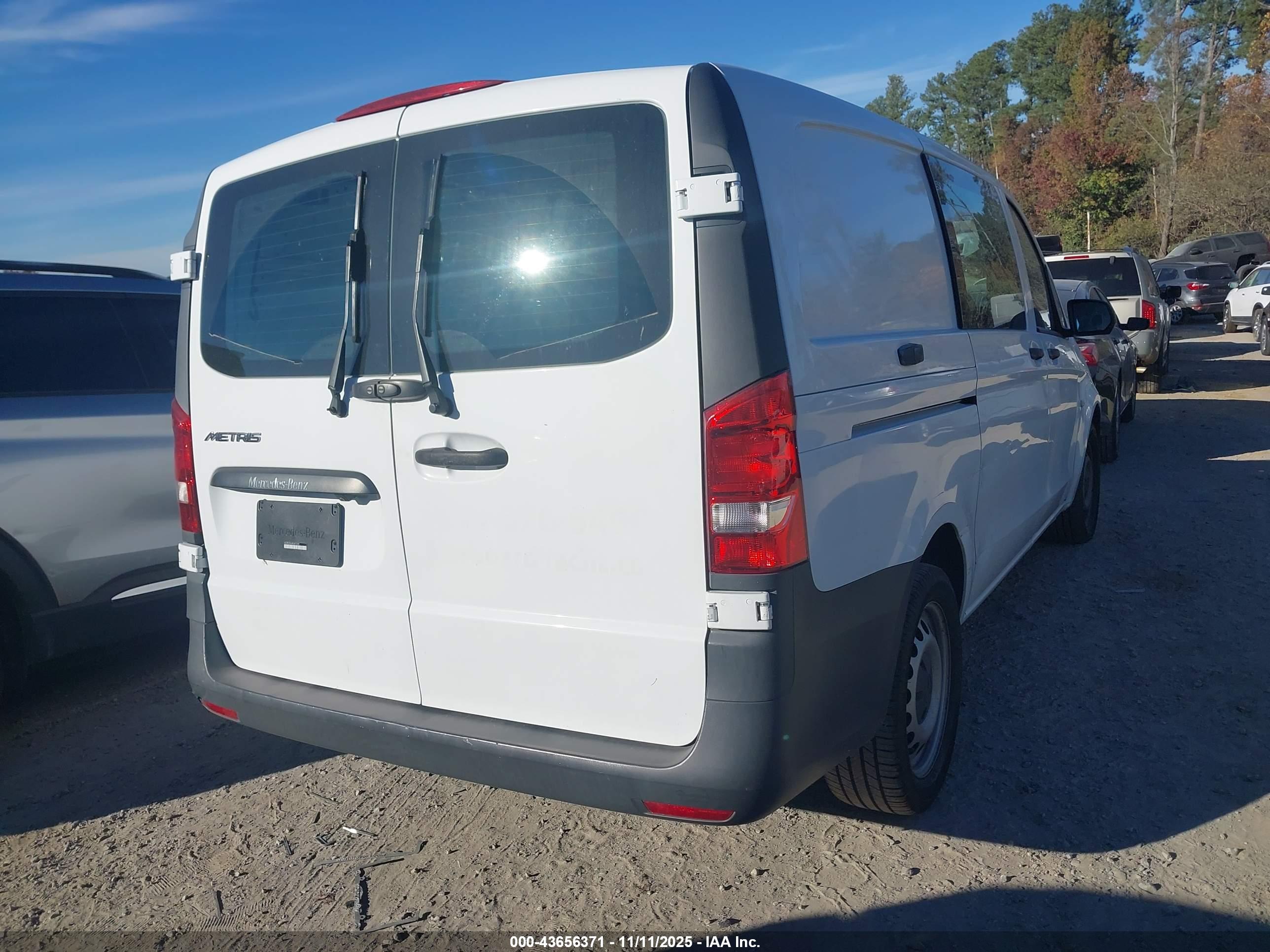 MERCEDES-BENZ METRIS image 4