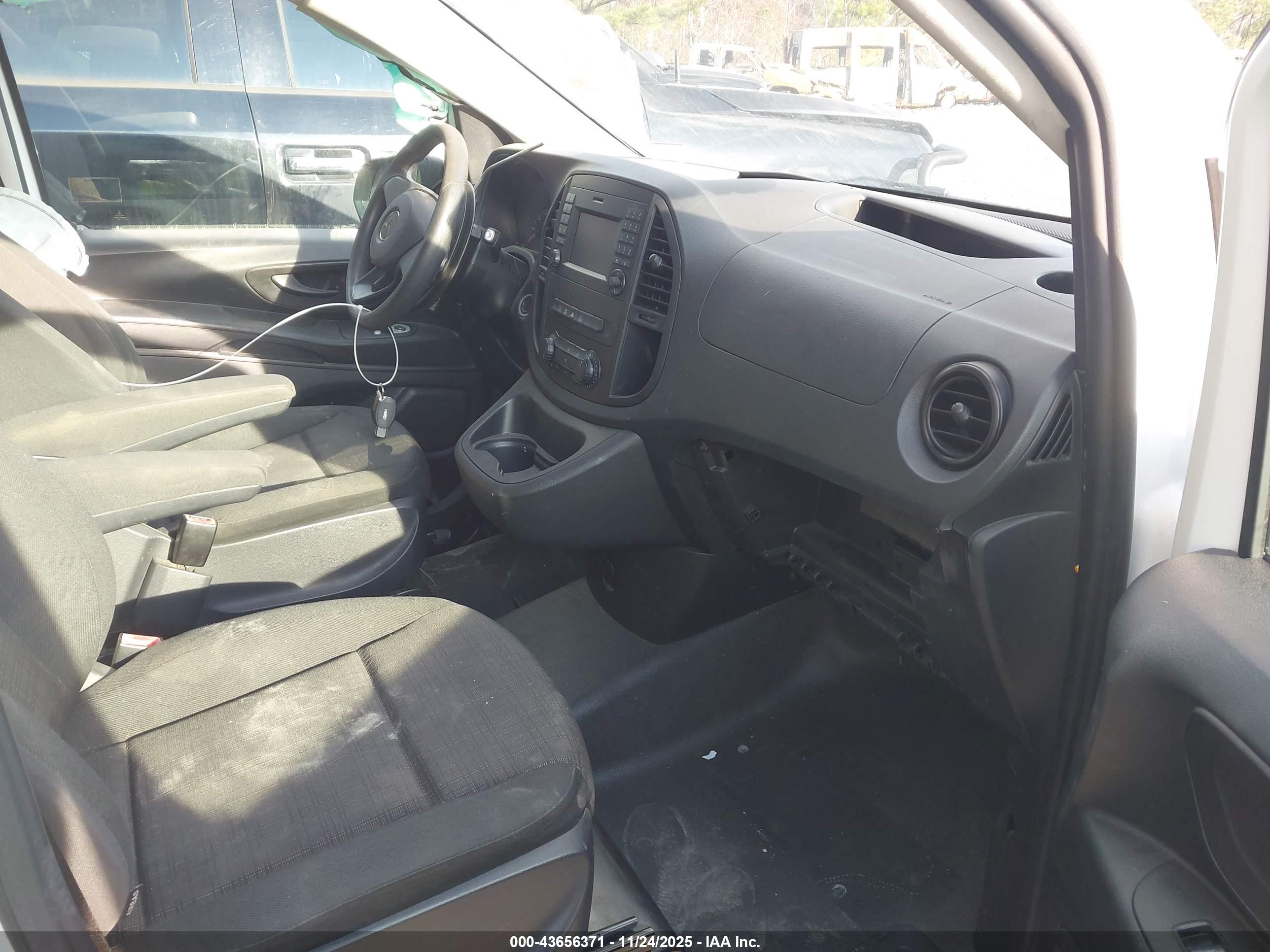 MERCEDES-BENZ METRIS image 5