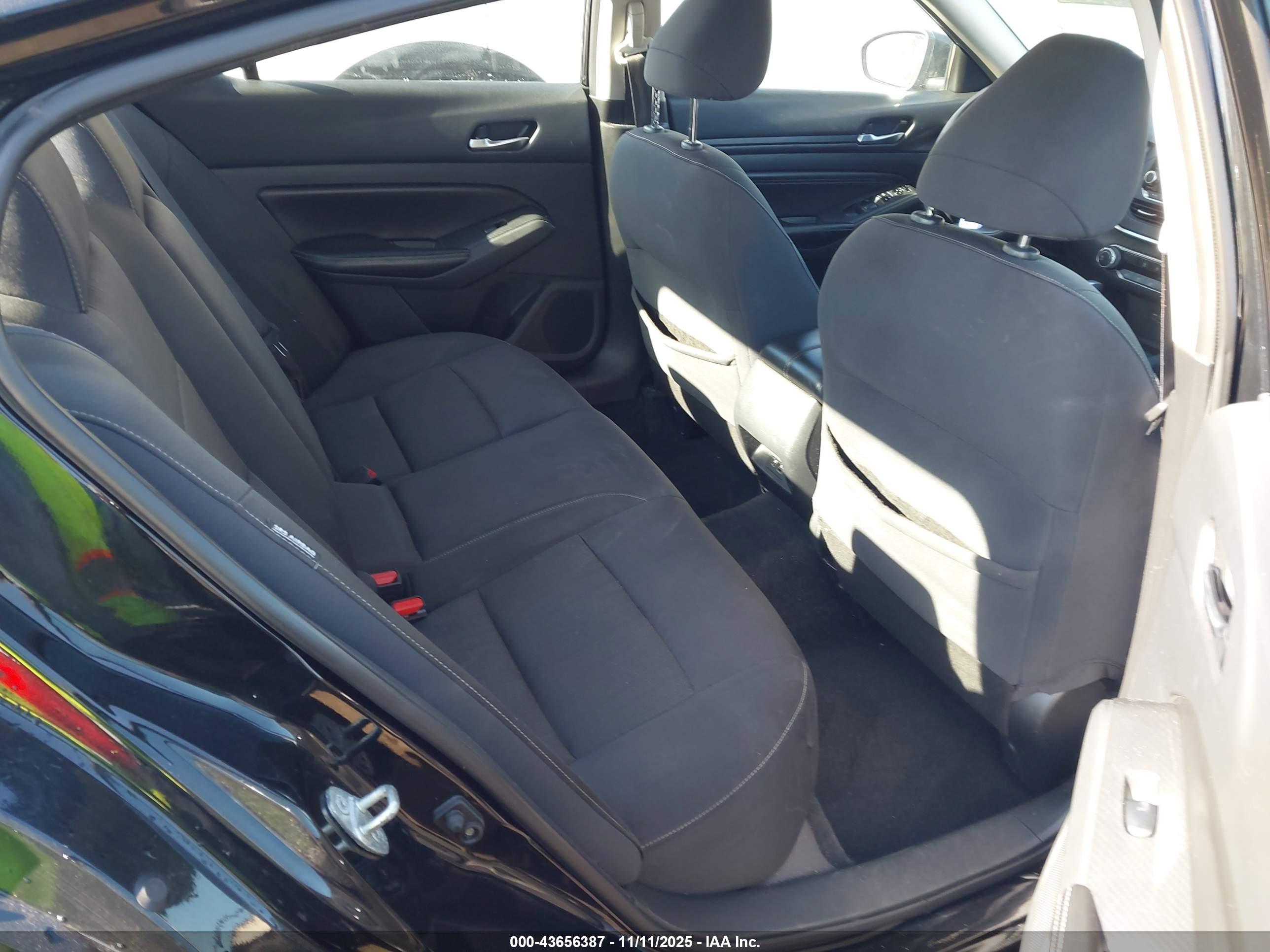 NISSAN ALTIMA image 8