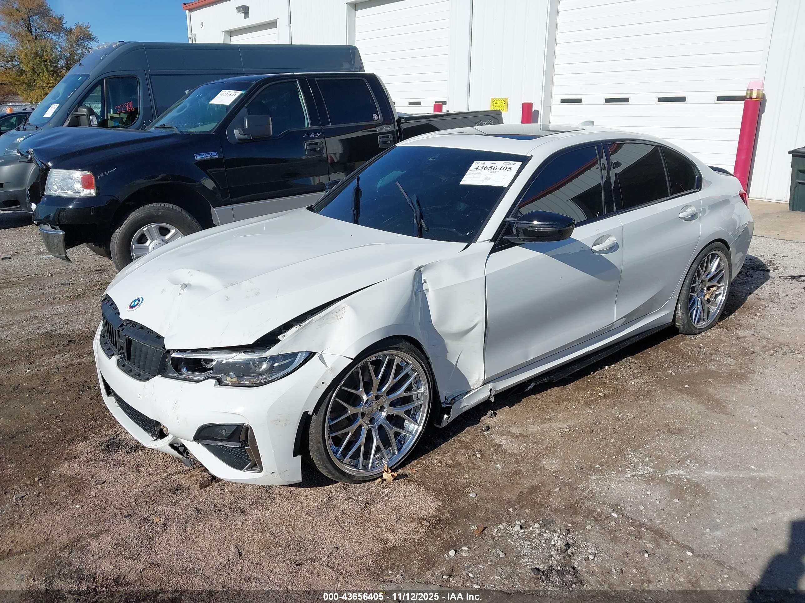 BMW 3 image 2
