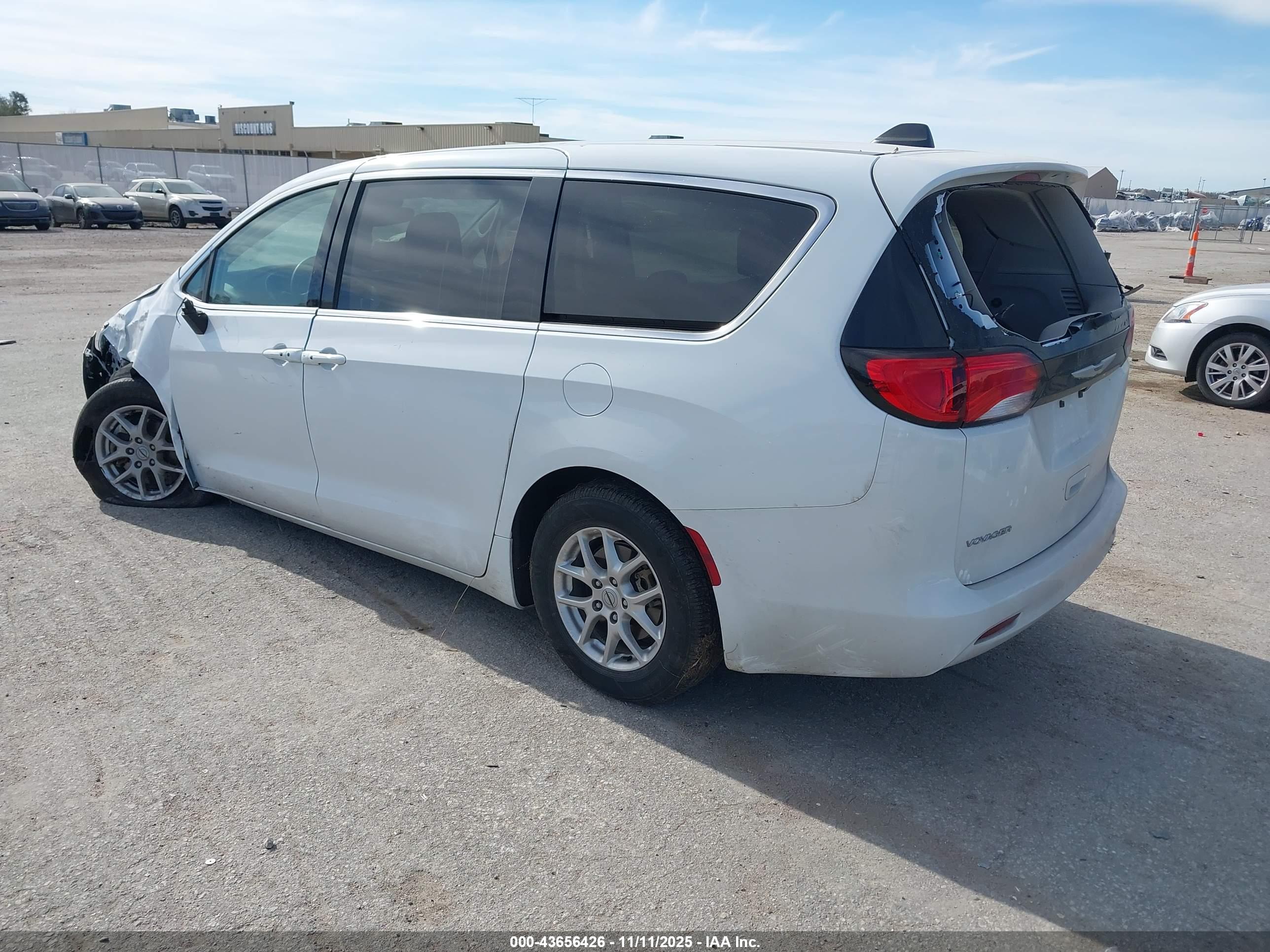CHRYSLER VOYAGER image 3