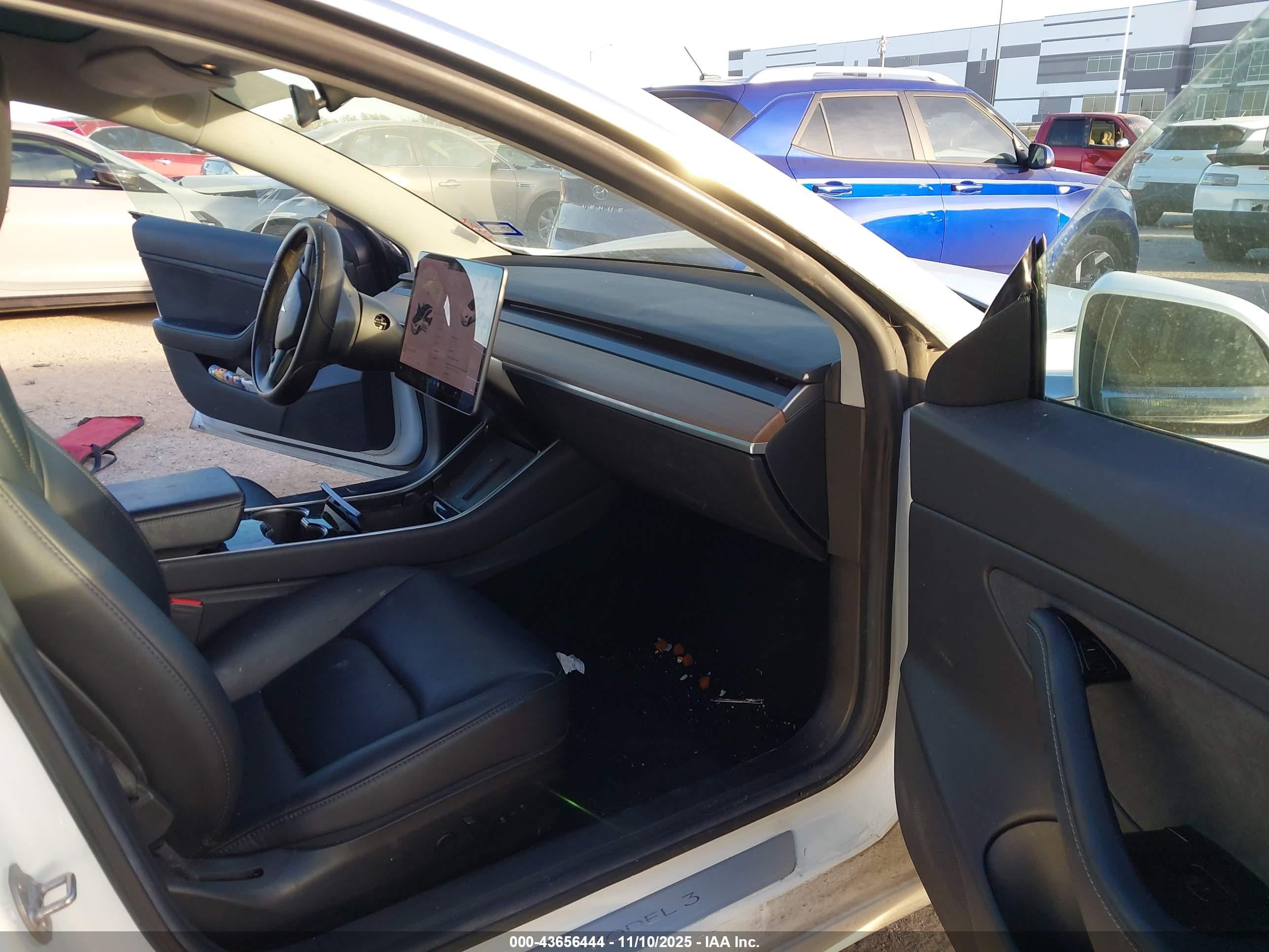 TESLA MODEL image 5
