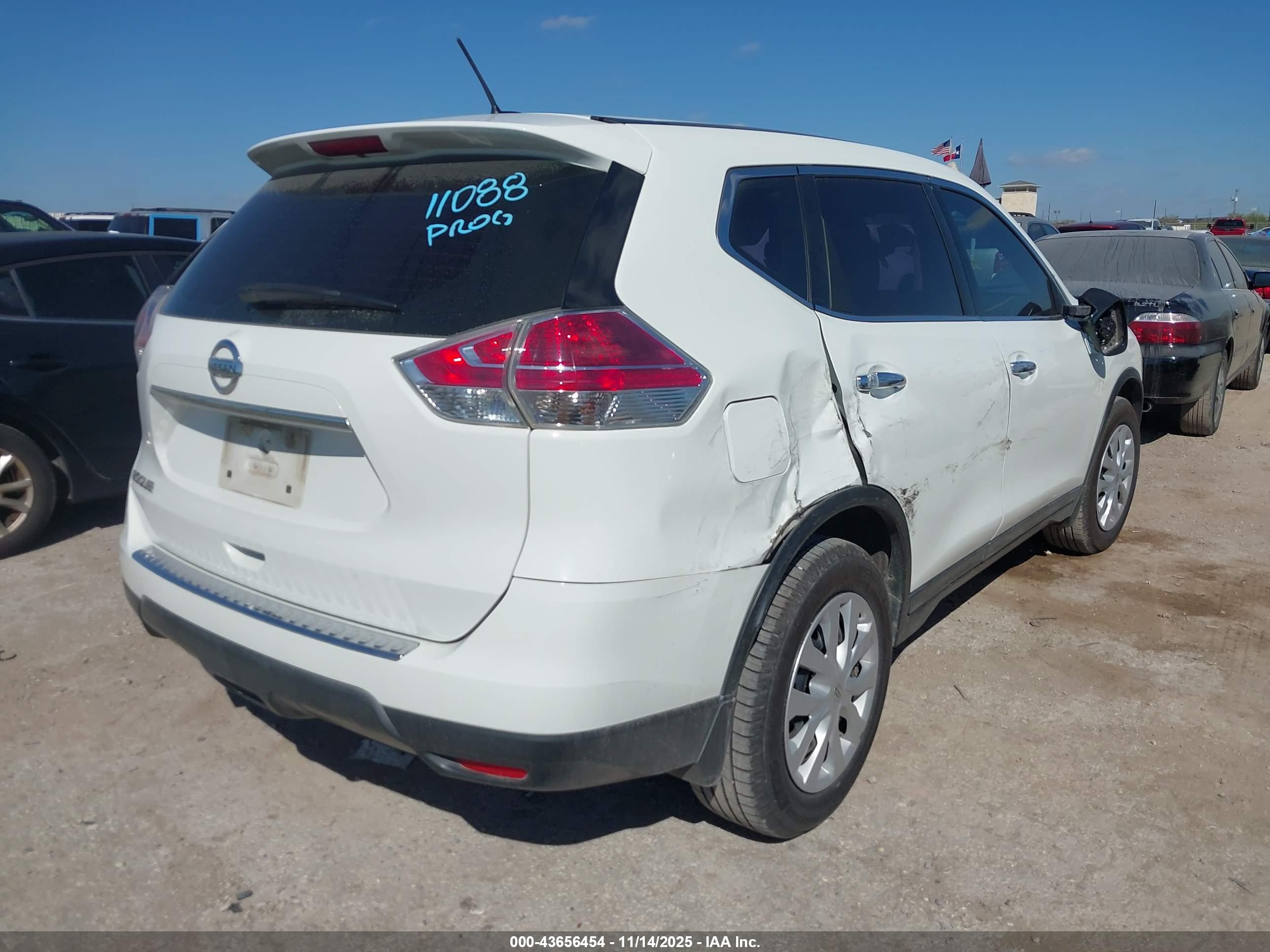 NISSAN ROGUE image 4