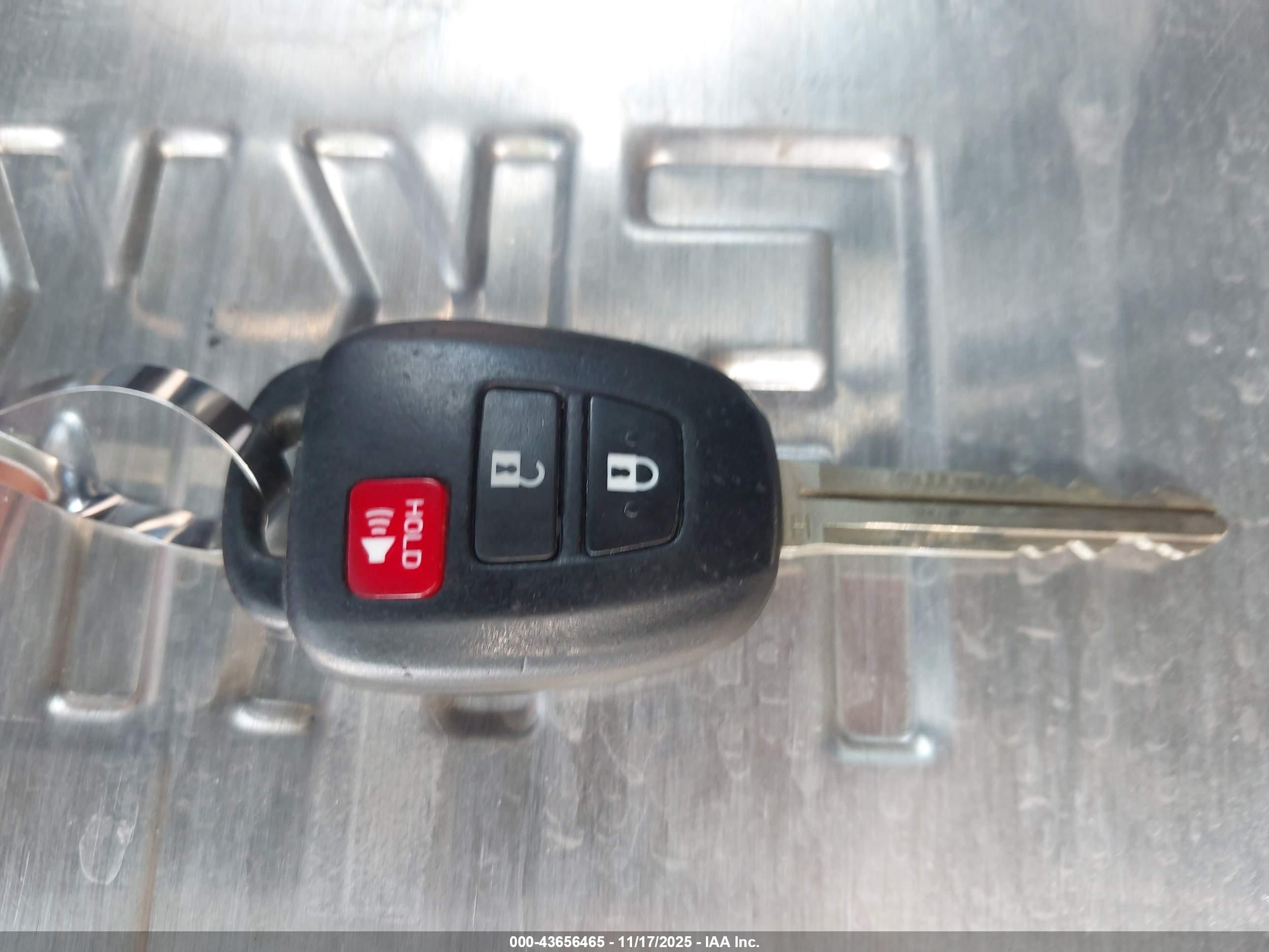 TOYOTA RAV4 image 11