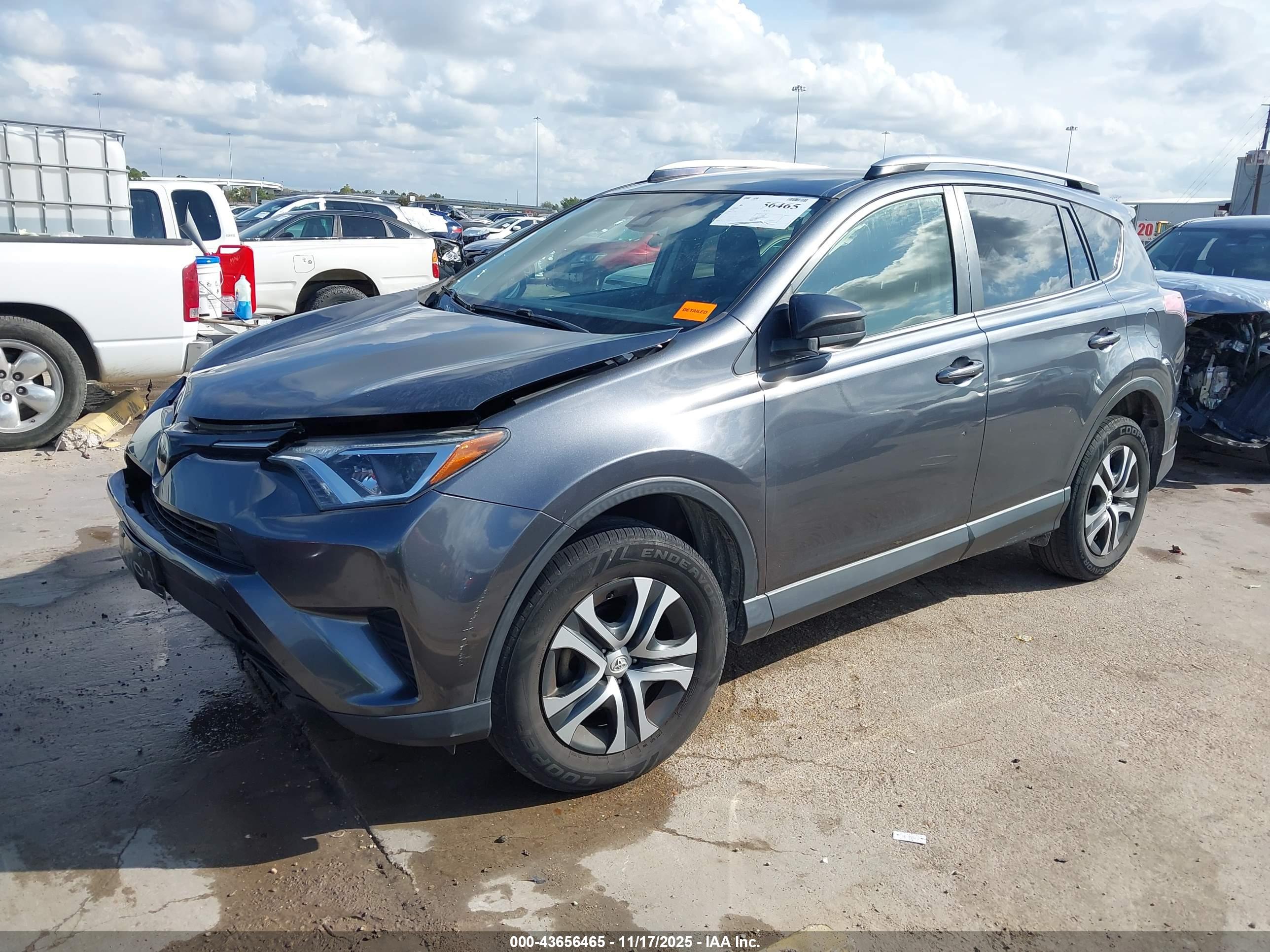 TOYOTA RAV4 image 2