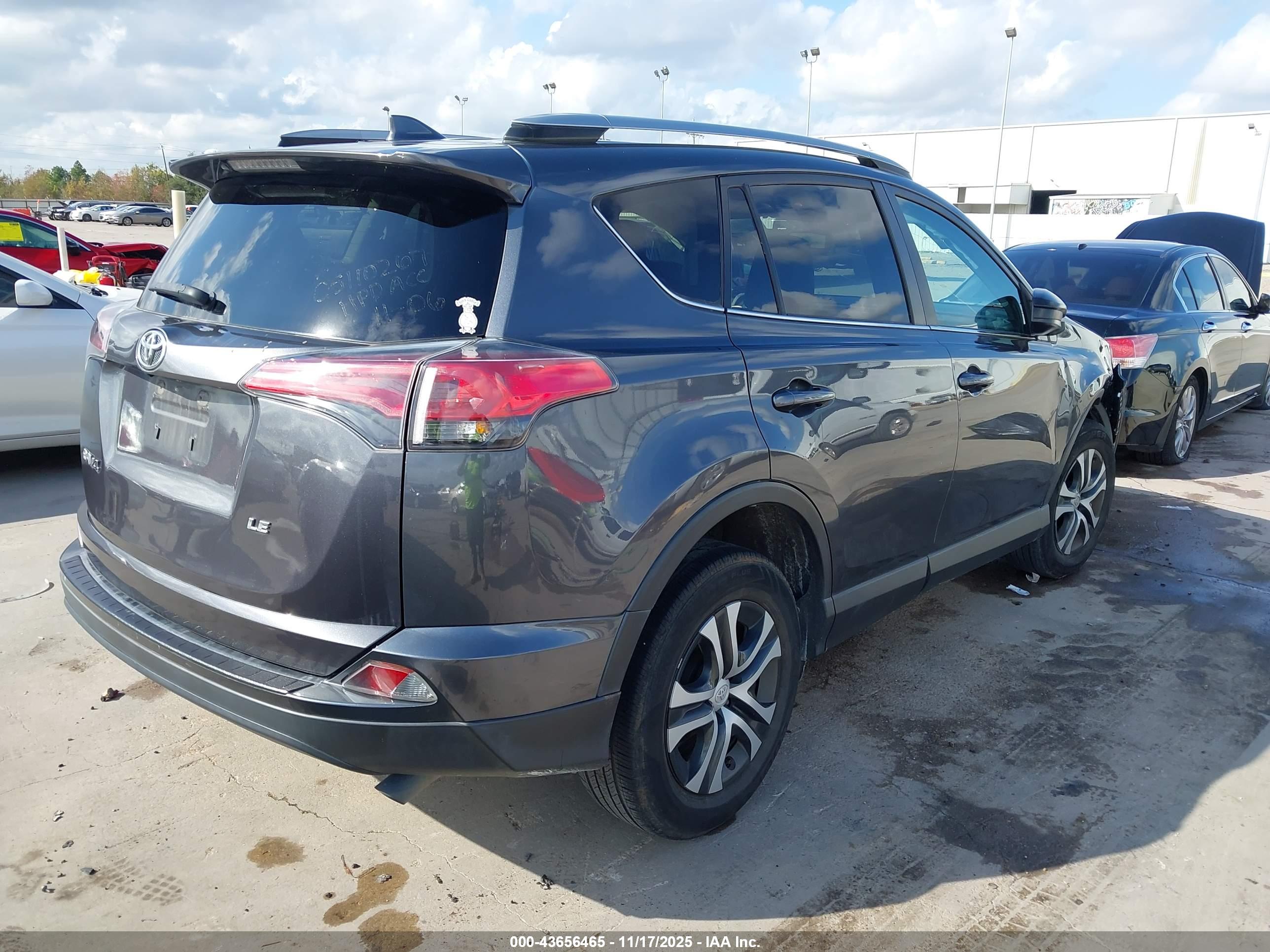 TOYOTA RAV4 image 4