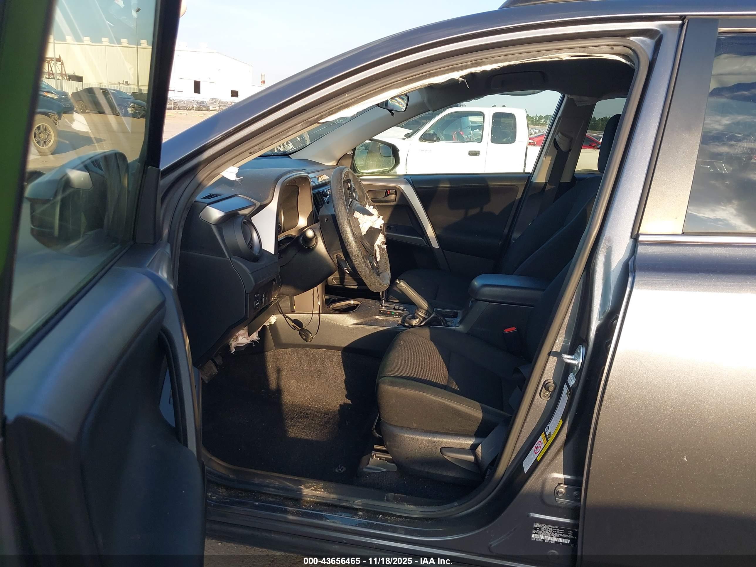 TOYOTA RAV4 image 5