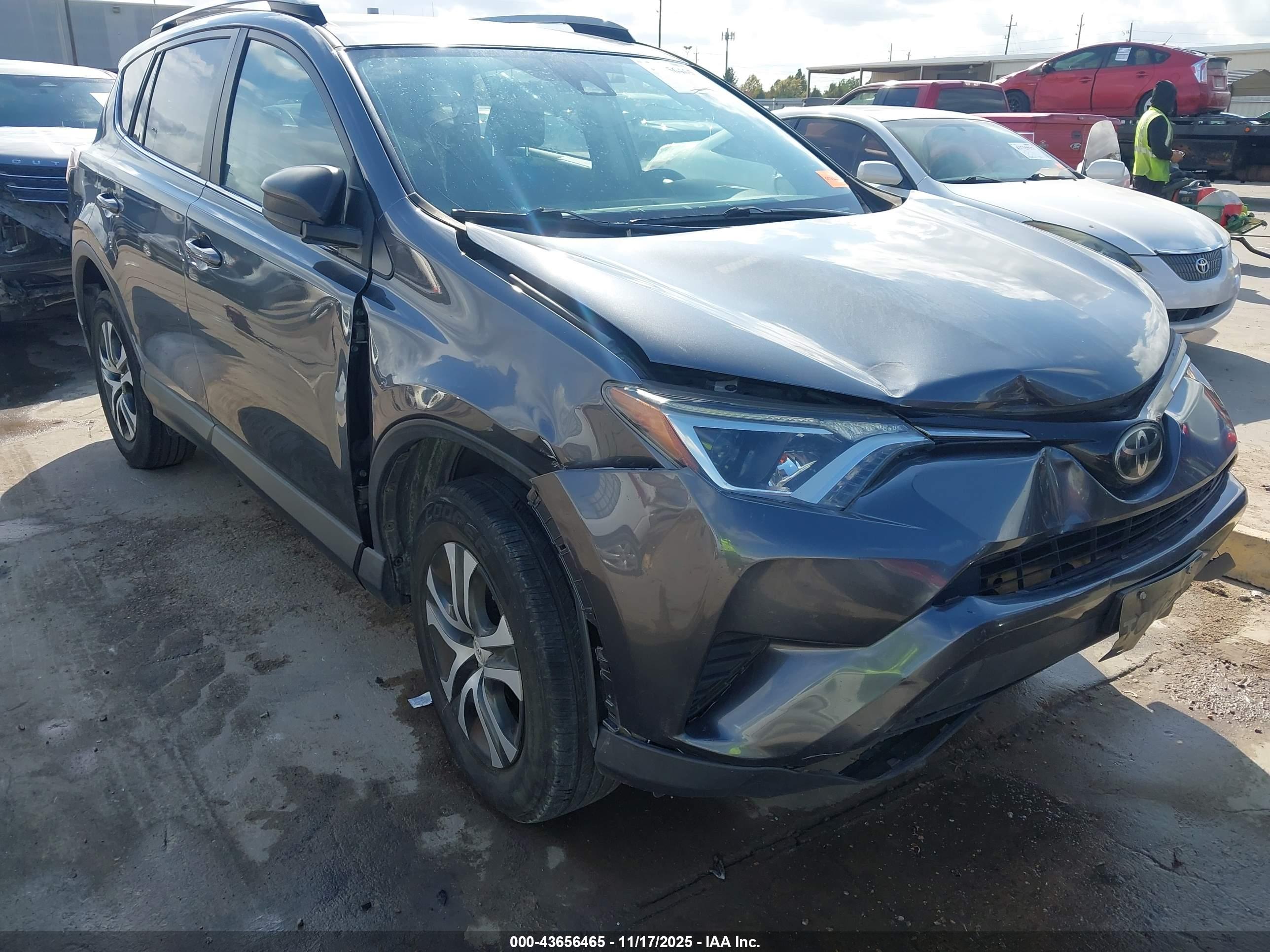 TOYOTA RAV4 image 6