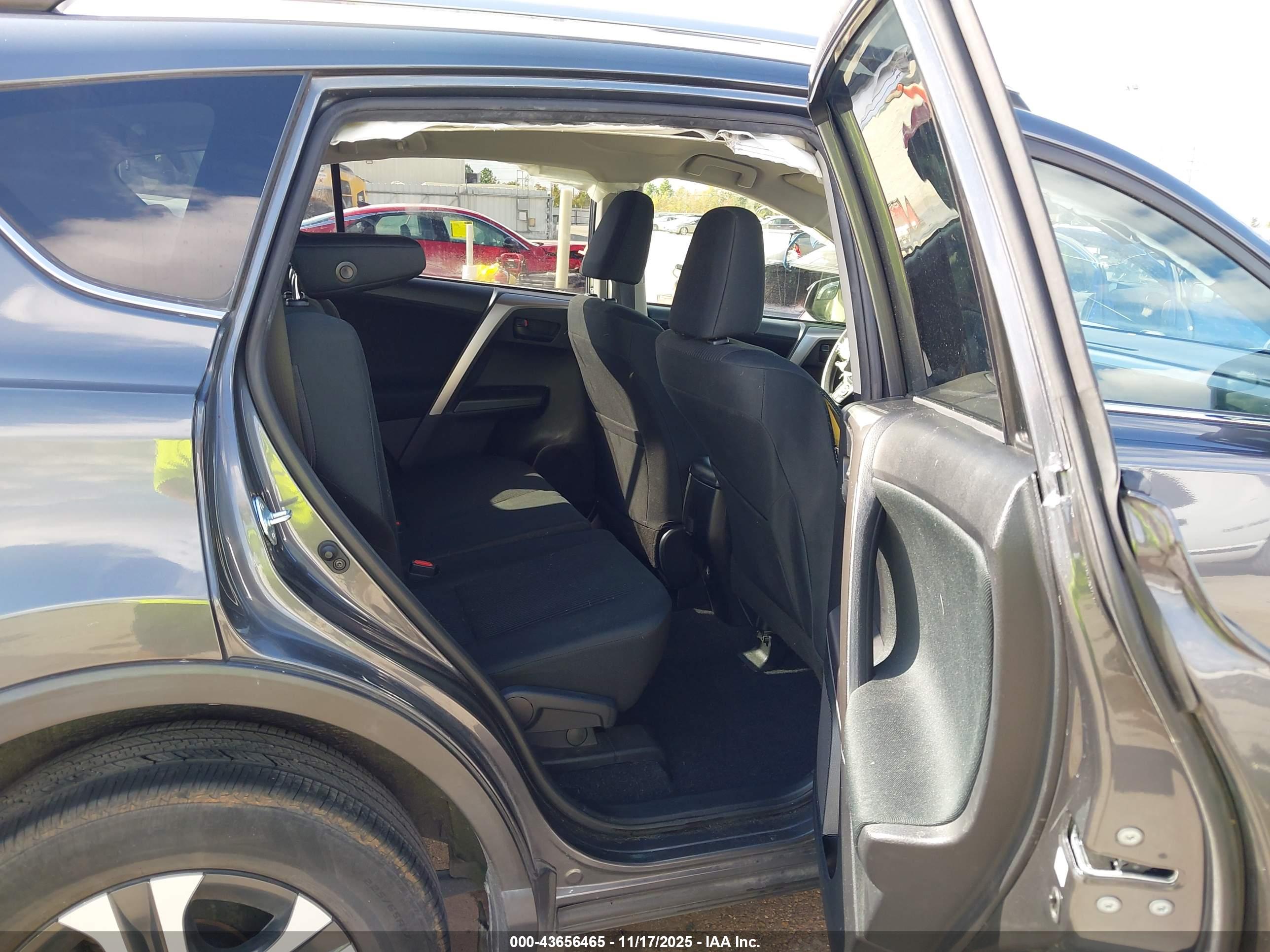 TOYOTA RAV4 image 8